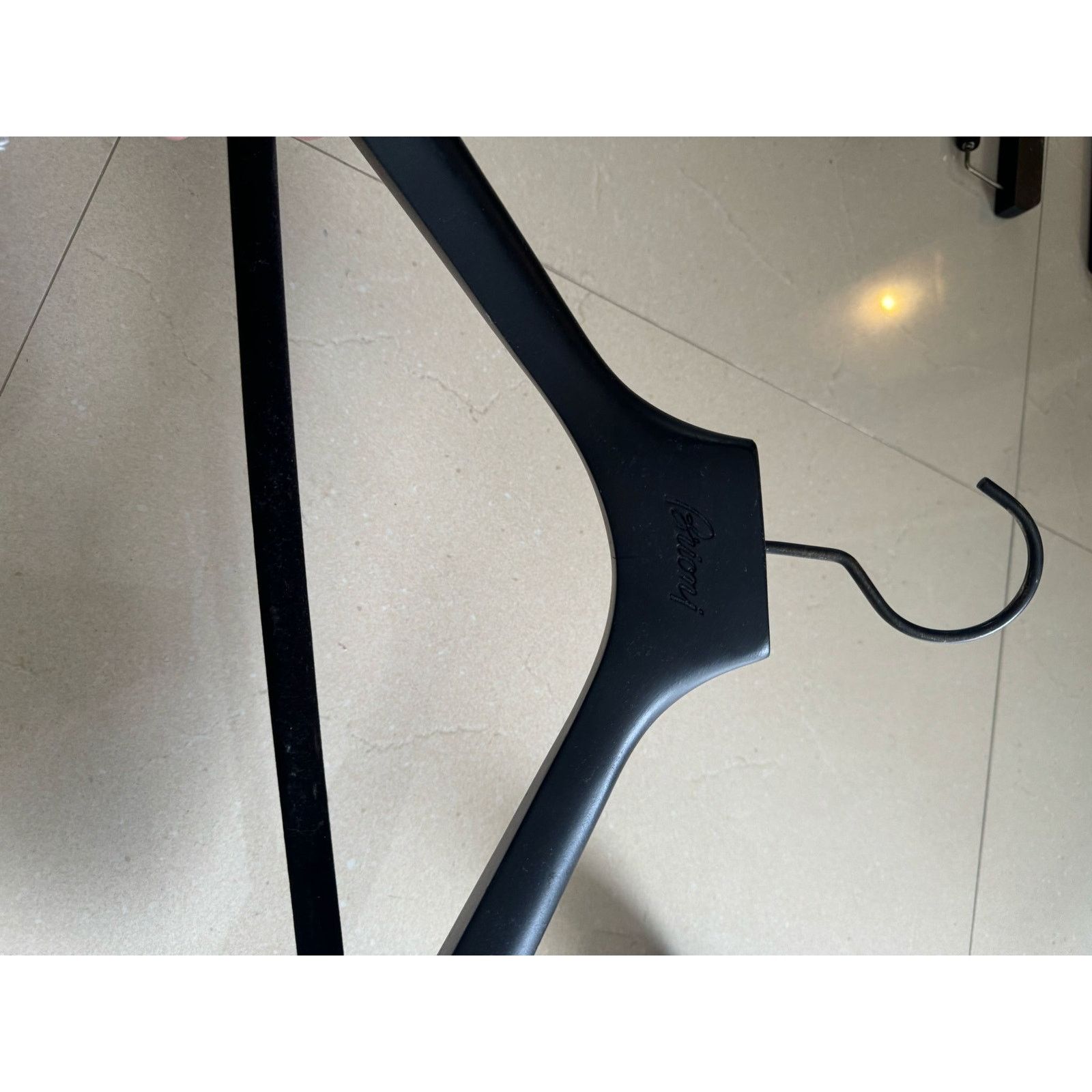 Brioni o1rshd1 Size: OS / Set of Brioni Hangers in Black Size ONE SIZE - 6 Thumbnail