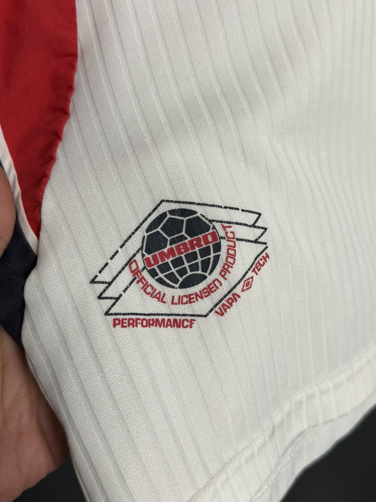 Umbro KIDS England National Team 97/99 Home Football Jersey Size US XS / EU 42 / 0 - 4 Thumbnail