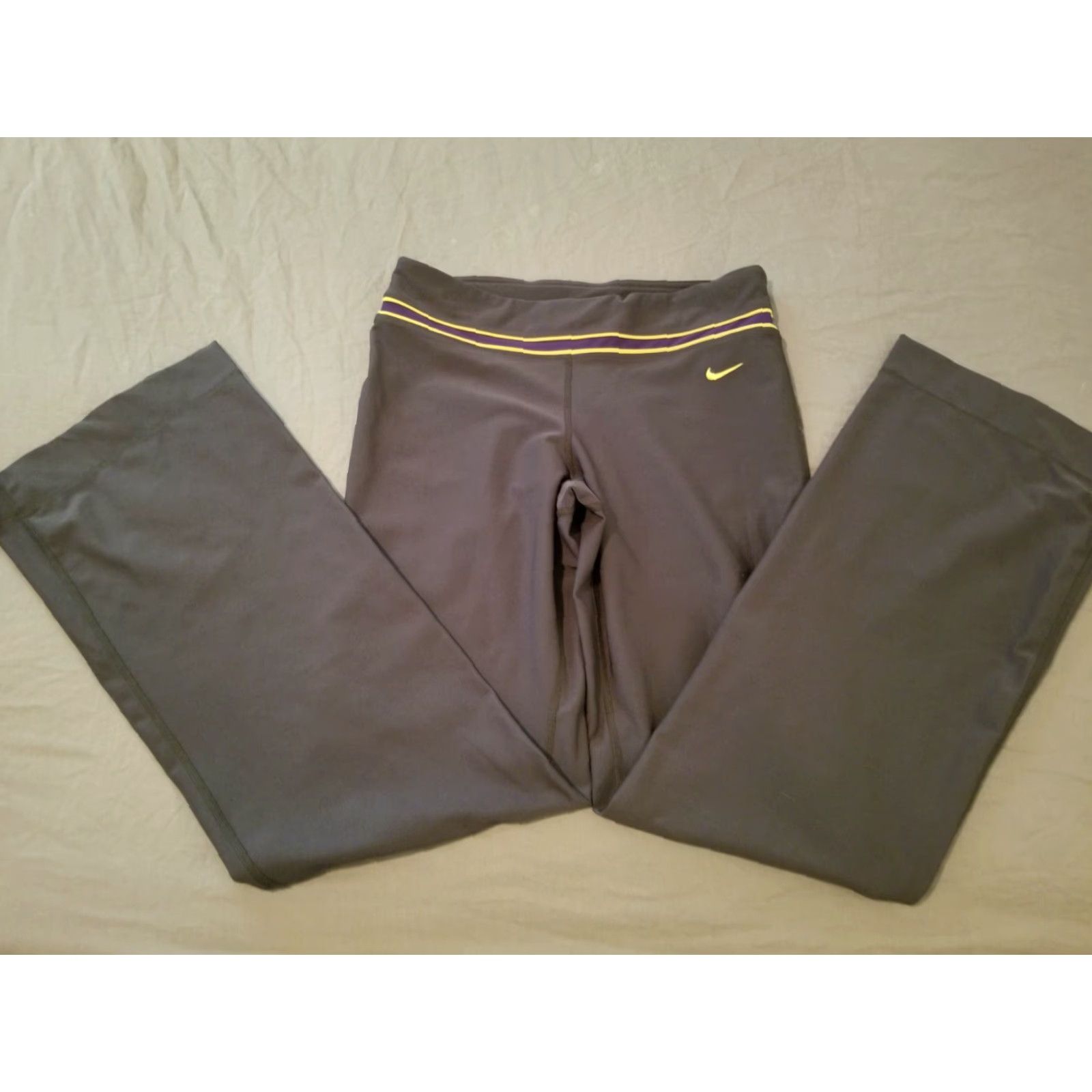 Nike **Womens Nike Gray S Size Athletic Sweatpants** User: **Womens Nike Gray S Sweatpants** Size 28" / US 6 / IT 42 - 3 Thumbnail