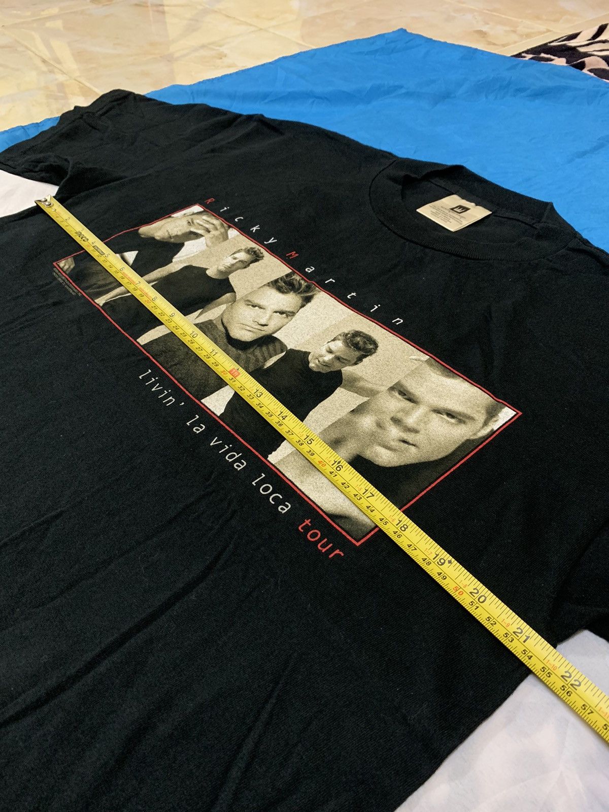 Band Tees Vintage Ricky Martin Livin' La Vida Loca Tour ©️1999 Size US L / EU 52-54 / 3 - 14 Thumbnail
