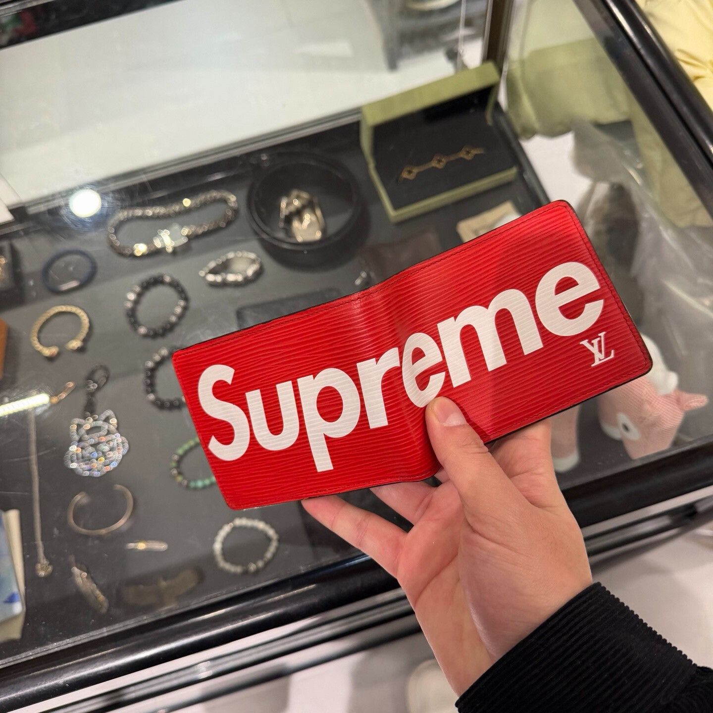 Louis Vuitton Louis Vuitton x Supreme Fold Wallet Red Size ONE SIZE - 1 Thumbnail