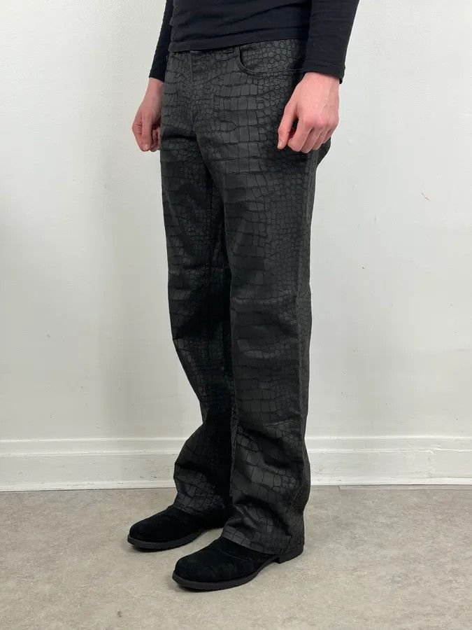 Roberto Cavalli 2000s Roberto Cavalli Crocodile Effect Obscure Black Pants Size US 32 / EU 48 - 3 Thumbnail