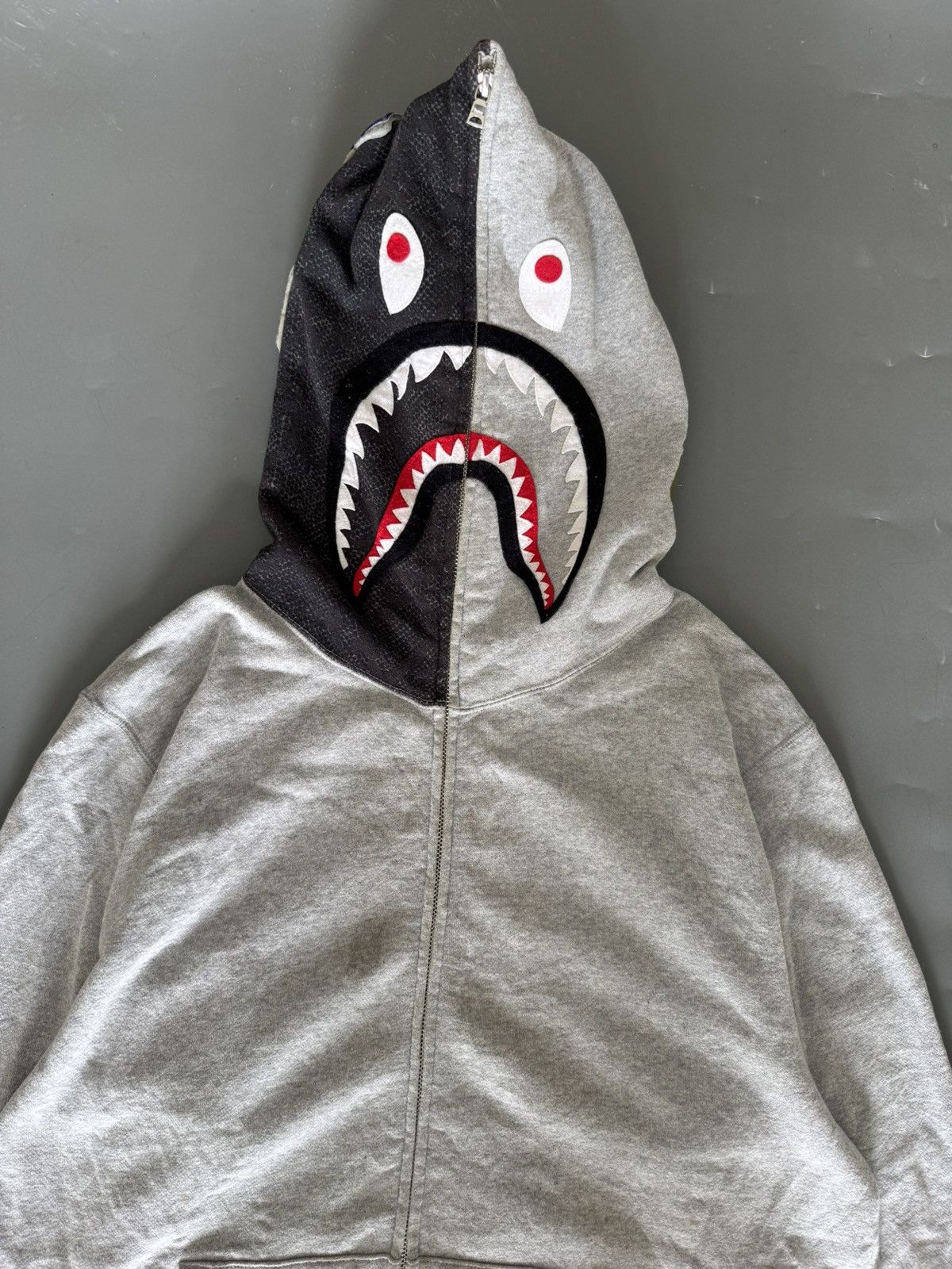 Bape VINTAGE BAPE SHARK WGM GREY ZIP HOODIE Size US XL / EU 56 / 4 - 2 Thumbnail