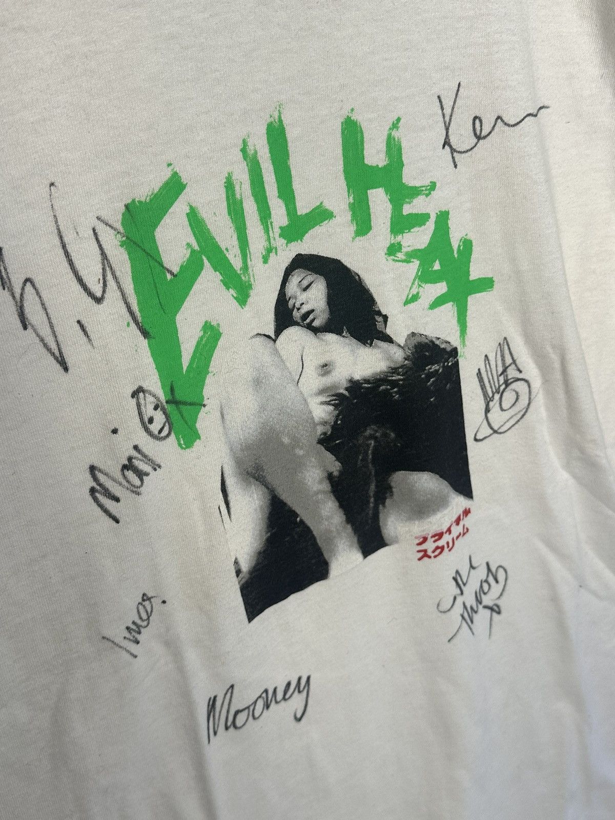 Gildan Primal Scream ‘Signed by Band’ EVIL HEAT Tour Tee 2002 Size US L / EU 52-54 / 3 - 2 Thumbnail