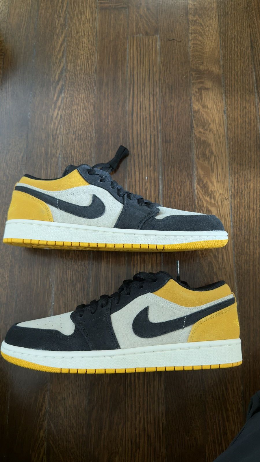 Jordan Brand AIR JORDAN 1 LOW Size US 9 / EU 42 - 1 Thumbnail