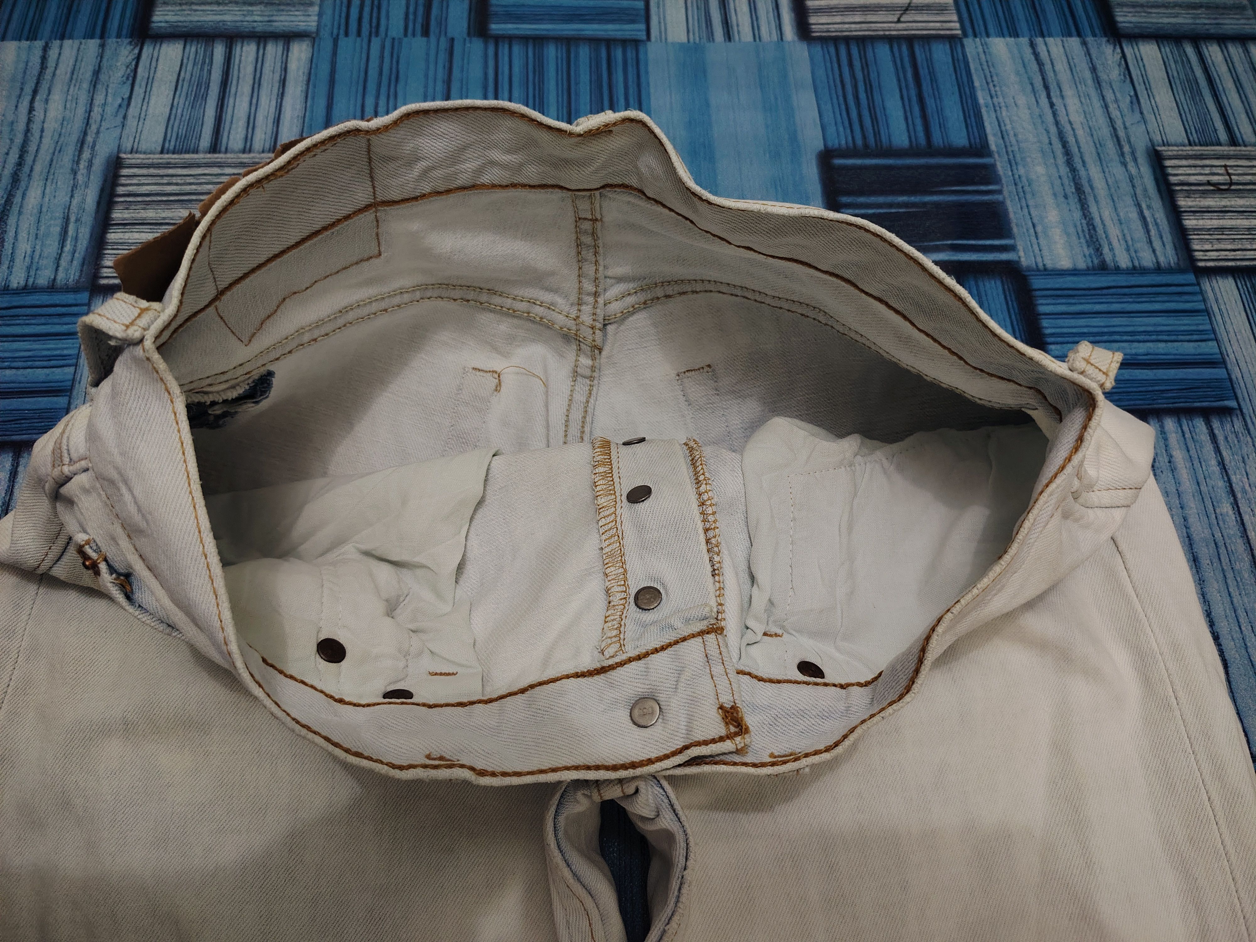 Levi's Thrashed Acid Washed Vtg Levi's 501 Button 553 made in usa Size US 30 / EU 46 - 16 Thumbnail