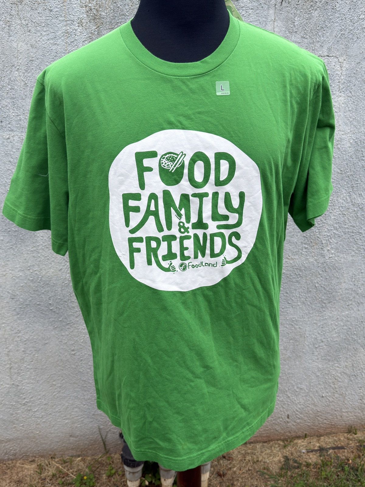 Uniqlo New Uniqlo Foodland Food Family & Friends Shirt Men's Large Size US L / EU 52-54 / 3 - 1 Thumbnail