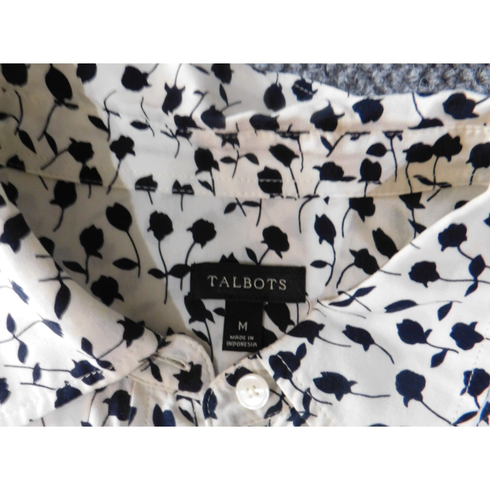 Talbots Talbots Button-Up Shirt Women's Medium White Floral Blue Collared Long Sleeve Casual Rayon Regular Stretch Vintage: No Size M / US 6-8 / IT 42-44 - 6 Thumbnail