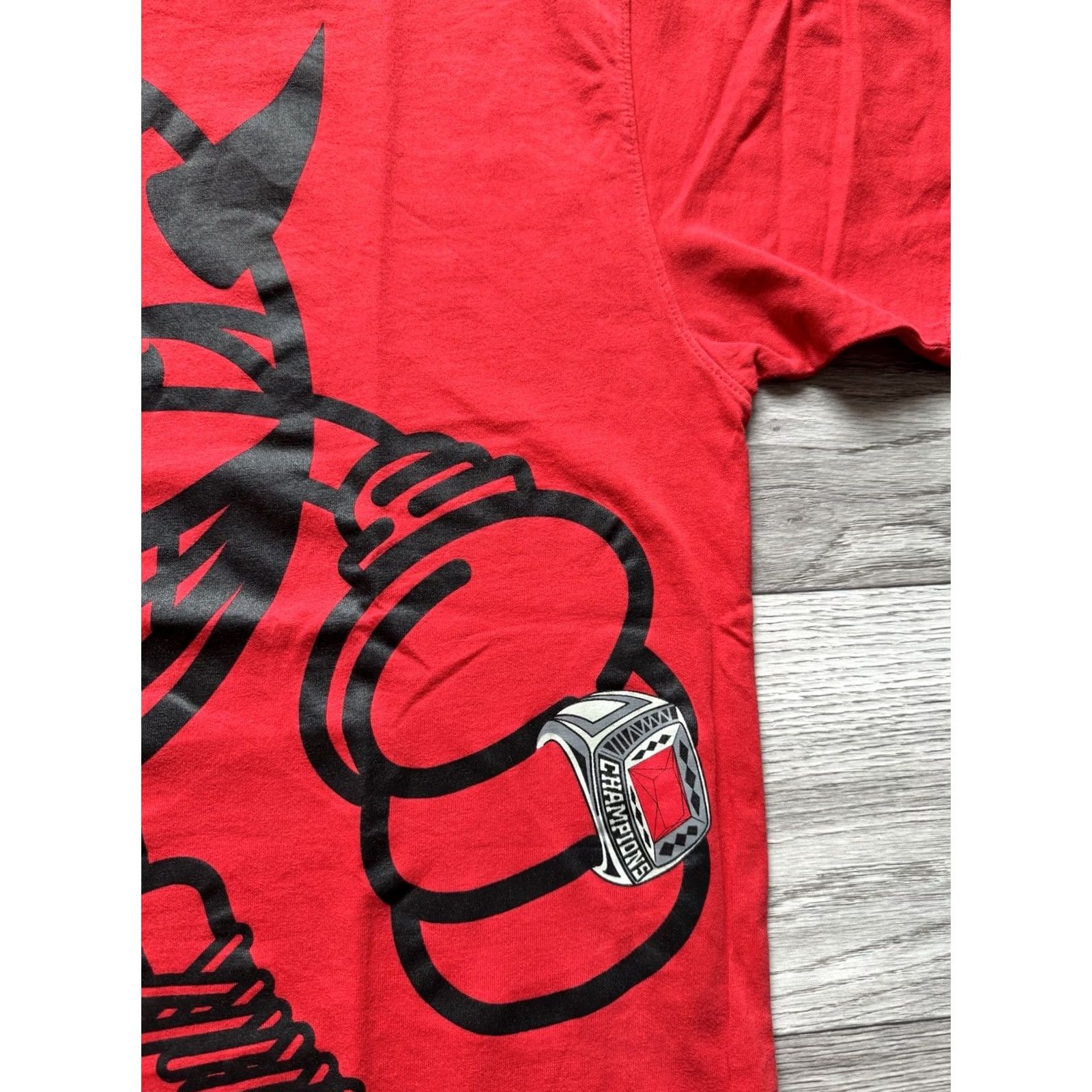 Nike VINTAGE Nike Air Champions Ball T-Shirt Bulls NBA Red L Mens Size US L / EU 52-54 / 3 - 3 Thumbnail