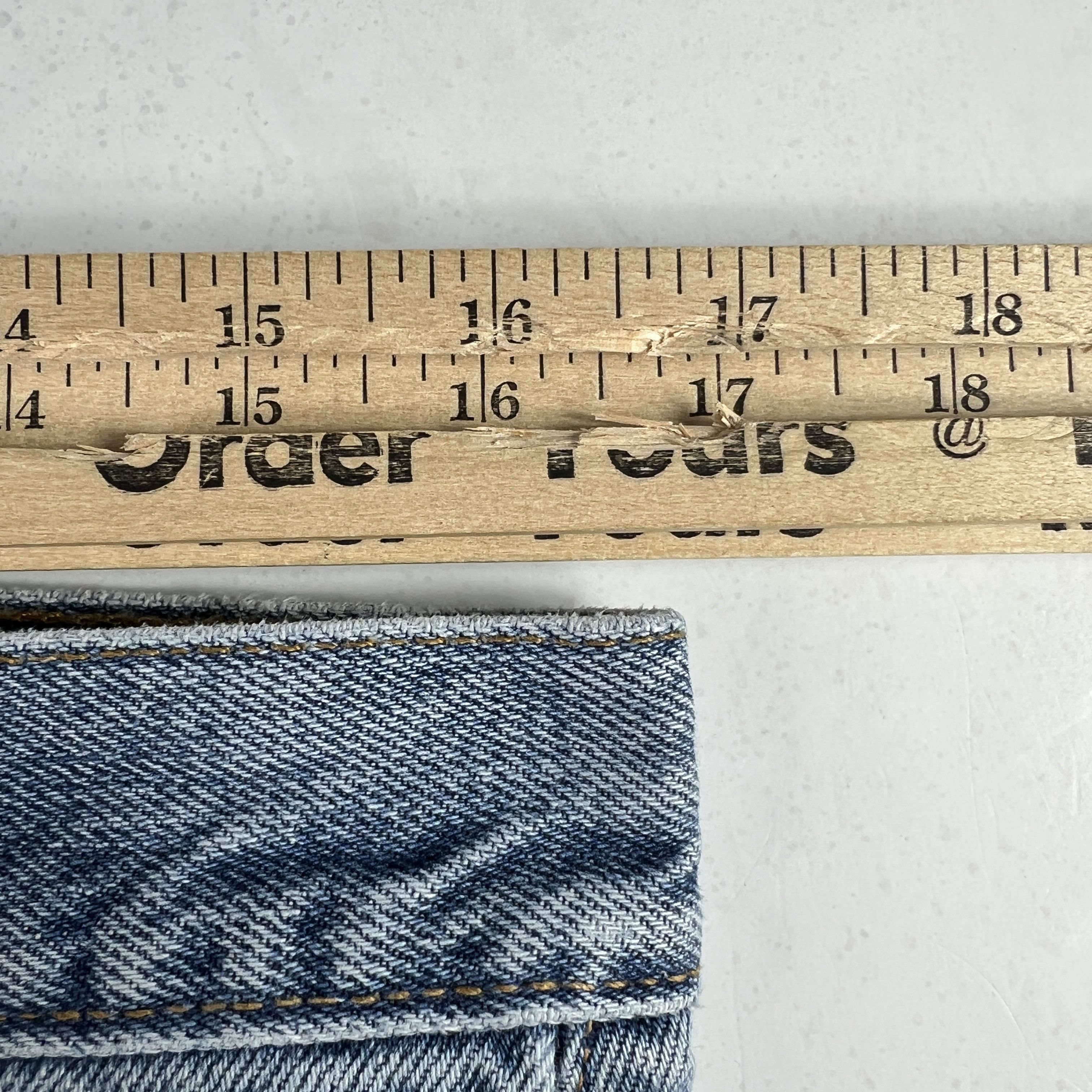 Levi's × Vintage Y2K Levi's Jeans 550 Relaxed Blue Faded Cotton Denim Size US 33 - 24 Thumbnail