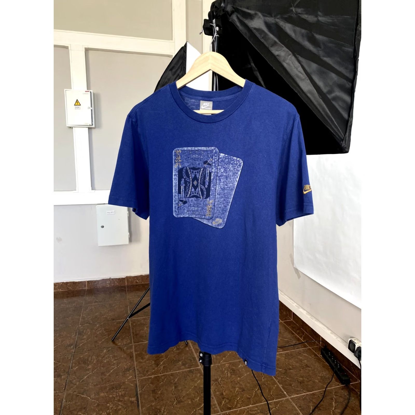 Nike VINTAGE Nike Cards King retro T-Shirt L Blue Mens 90s Size US L / EU 52-54 / 3 - 2 Thumbnail