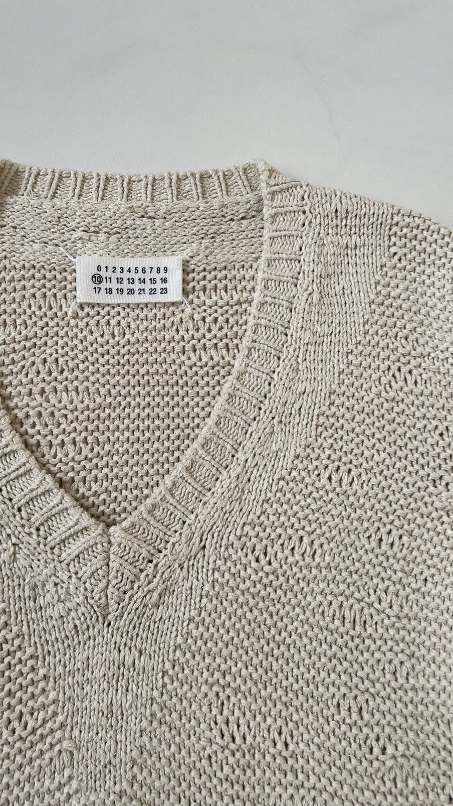 Maison Margiela Sample Textured Cream Cotton V Neck Sweater Size US M / EU 48-50 / 2 - 4 Thumbnail