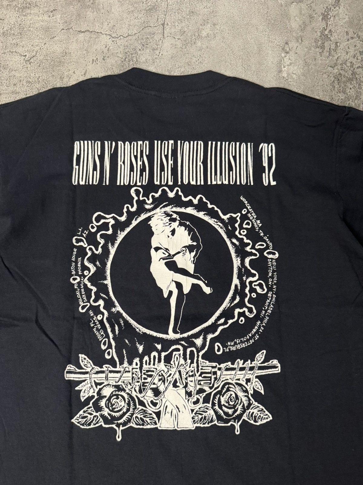 Band Tees VINTAGE GUNS N’ROSES USE YOUR ILLUSION 1992 TEES 🔥RARE ART🔥 Size US XL / EU 56 / 4 - 4 Thumbnail