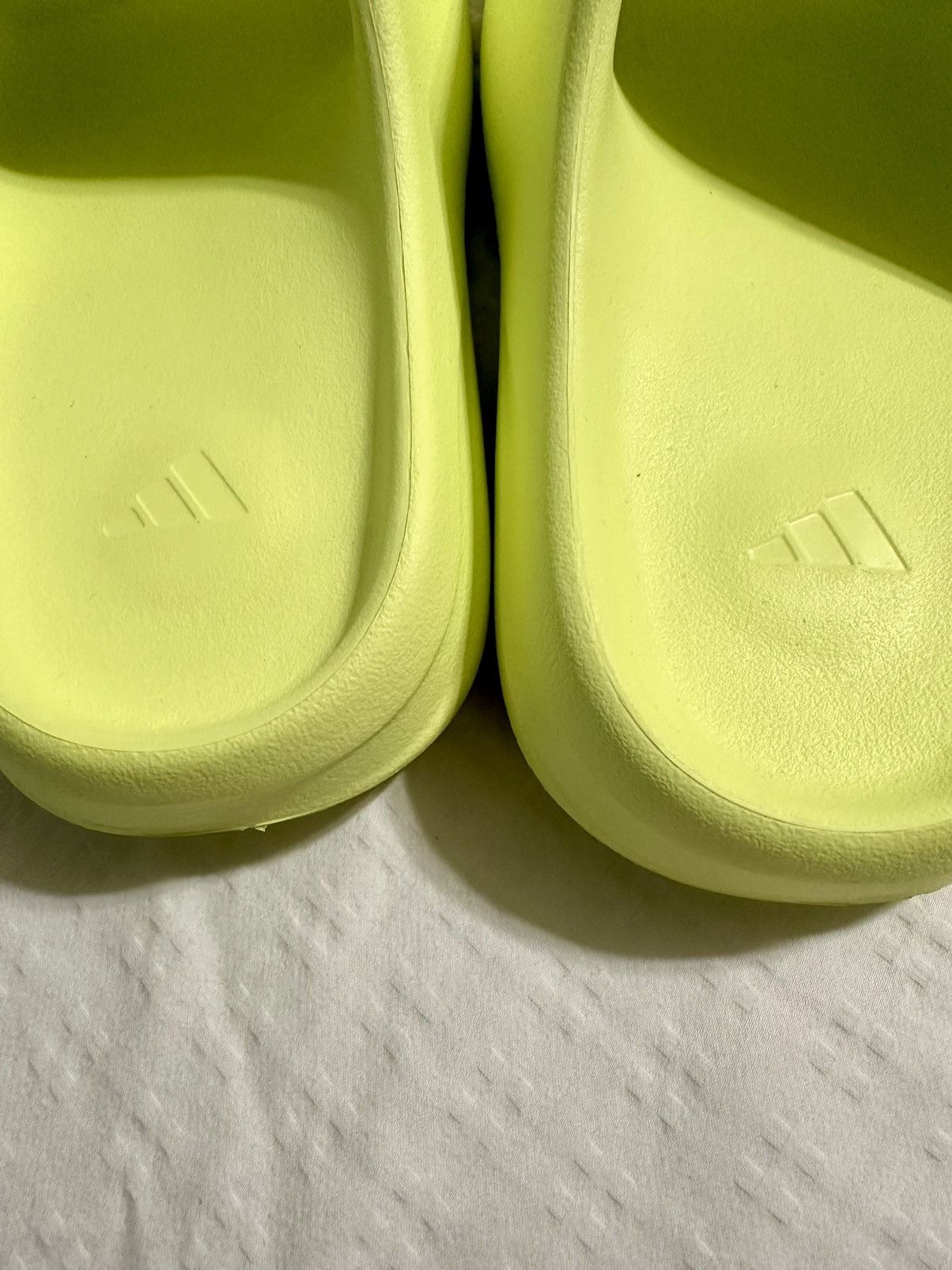 Adidas Yeezy Slides Glow Green size 9 Size US 9 / EU 42 - 10 Thumbnail