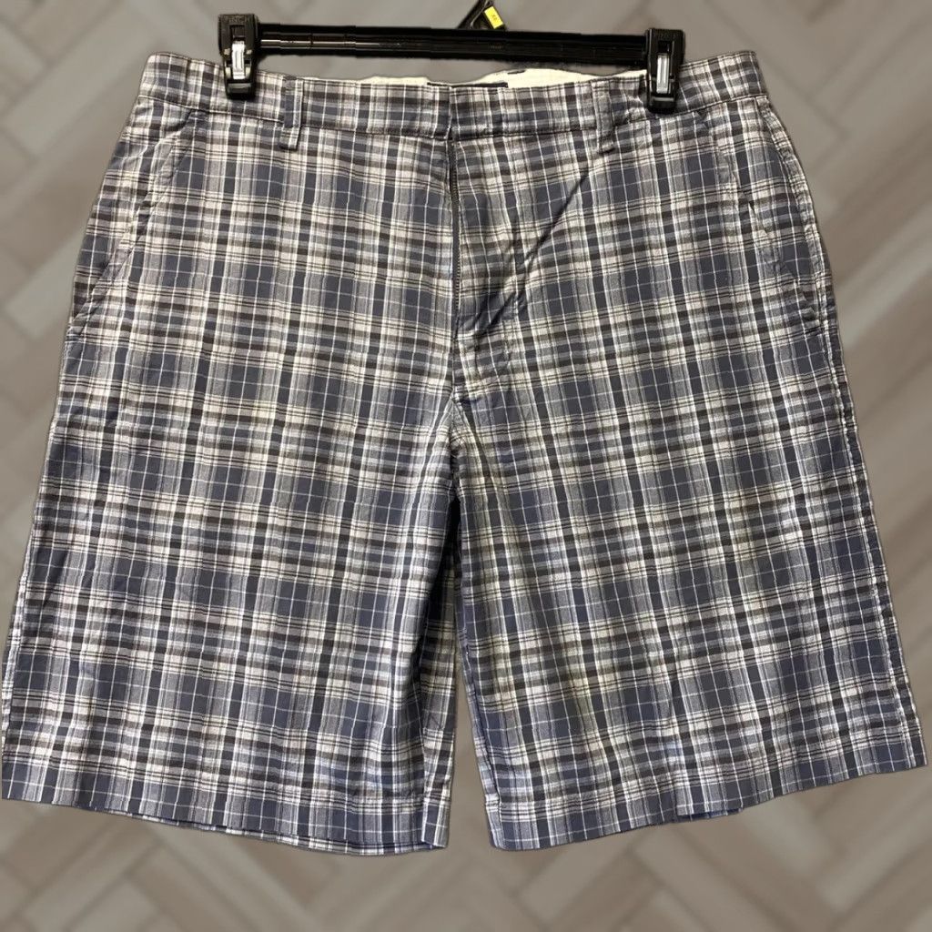 Banana Republic VINTAGE Banana Republic Mens Shorts Size 36 Gray Plaid Cotton Flat Front Casual Summer Size US 36 / EU 52 - 1 Thumbnail