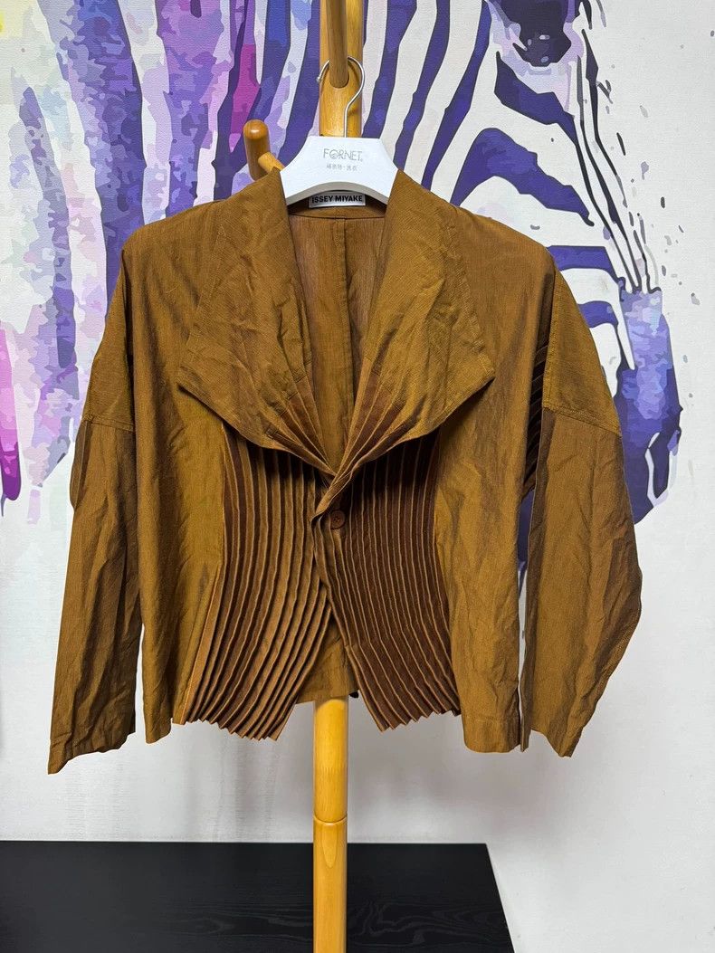Issey Miyake Issey Miyake size:2 Golden-brown mainline coat Size S / US 4 / IT 40 - 1 Thumbnail