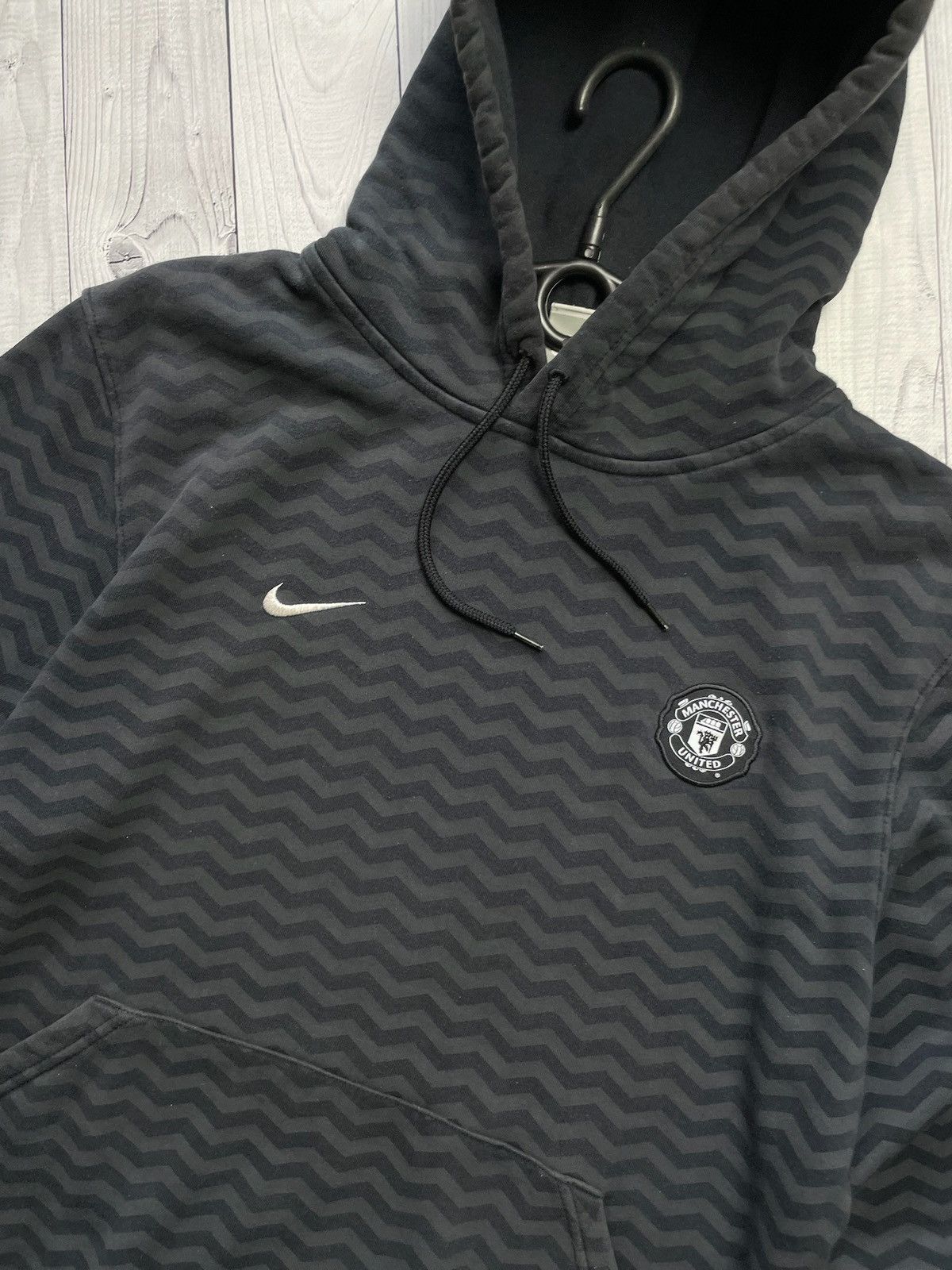 Vintage Vintage Nike Manchester United grey soccer hoodie size M-L Size US XL / EU 56 / 4 - 2 Thumbnail