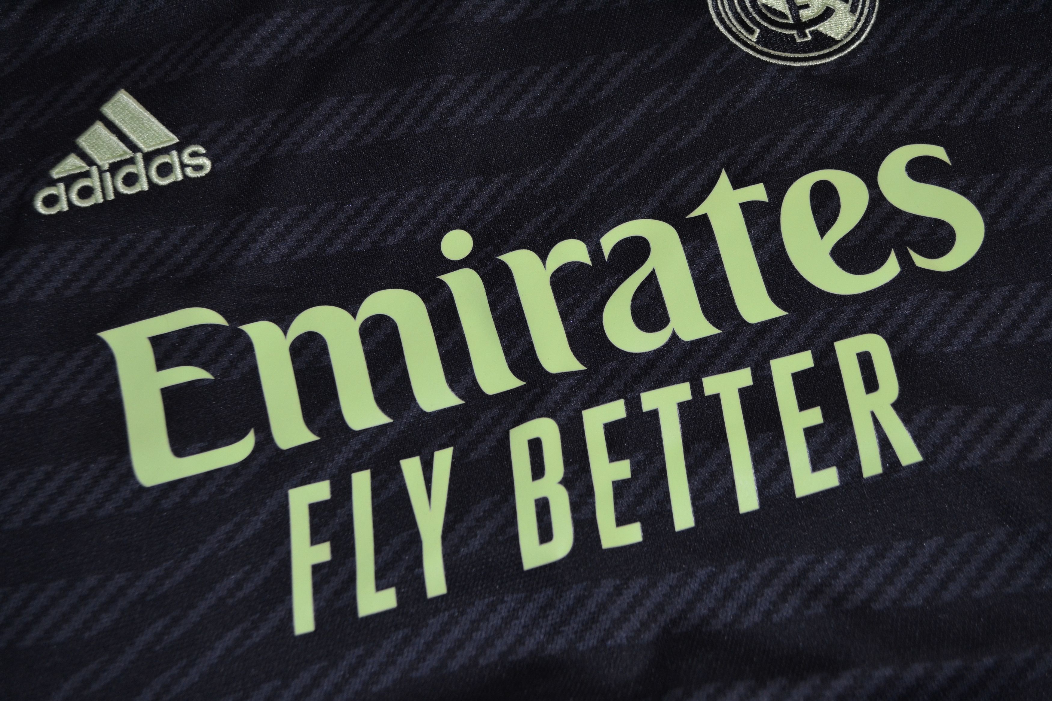 Adidas Real Madrid Third 2022 2023 Kit Football Shirt Jersey Size US L / EU 52-54 / 3 - 6 Thumbnail