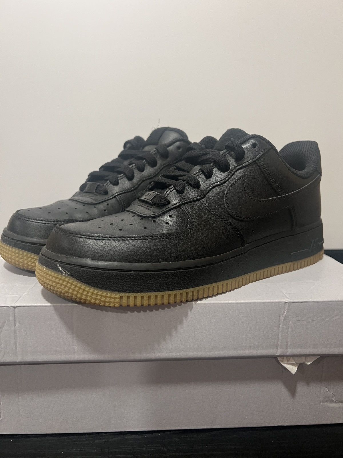 Nike SIZE 6 MEN - Nike Air Force 1 '07 Black Gum Size US 6 / EU 39 - 2 Thumbnail