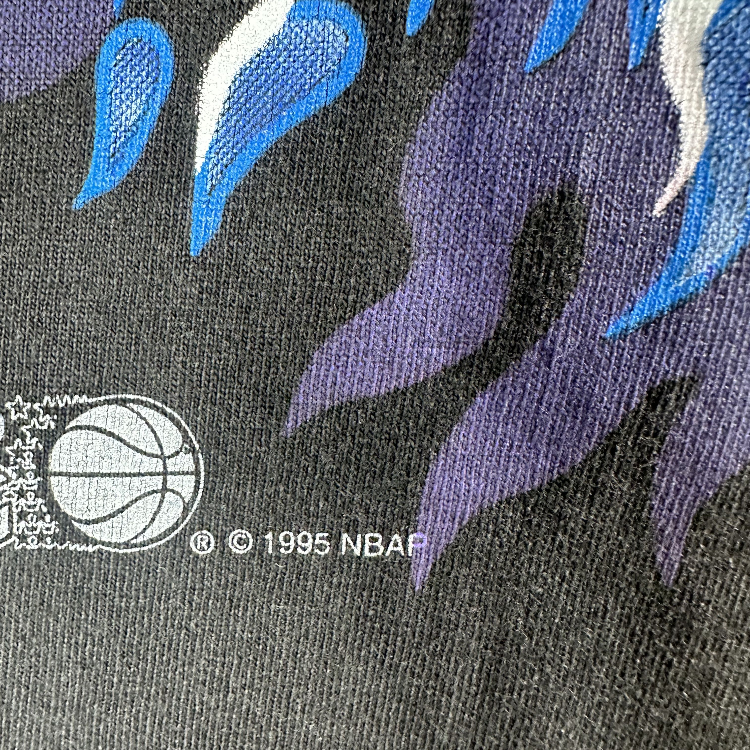 Vintage Vintage 1995 Orlando Magic NBA Flaming Logo Graphic T-shirt Size US L / EU 52-54 / 3 - 4 Thumbnail