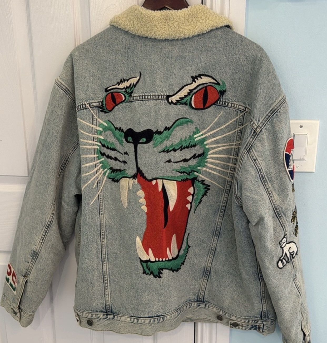 Gucci Gucci Embroidered Tiger Patch Shearling Denim Jacket Size 50 Size US M / EU 48-50 / 2 - 3 Thumbnail