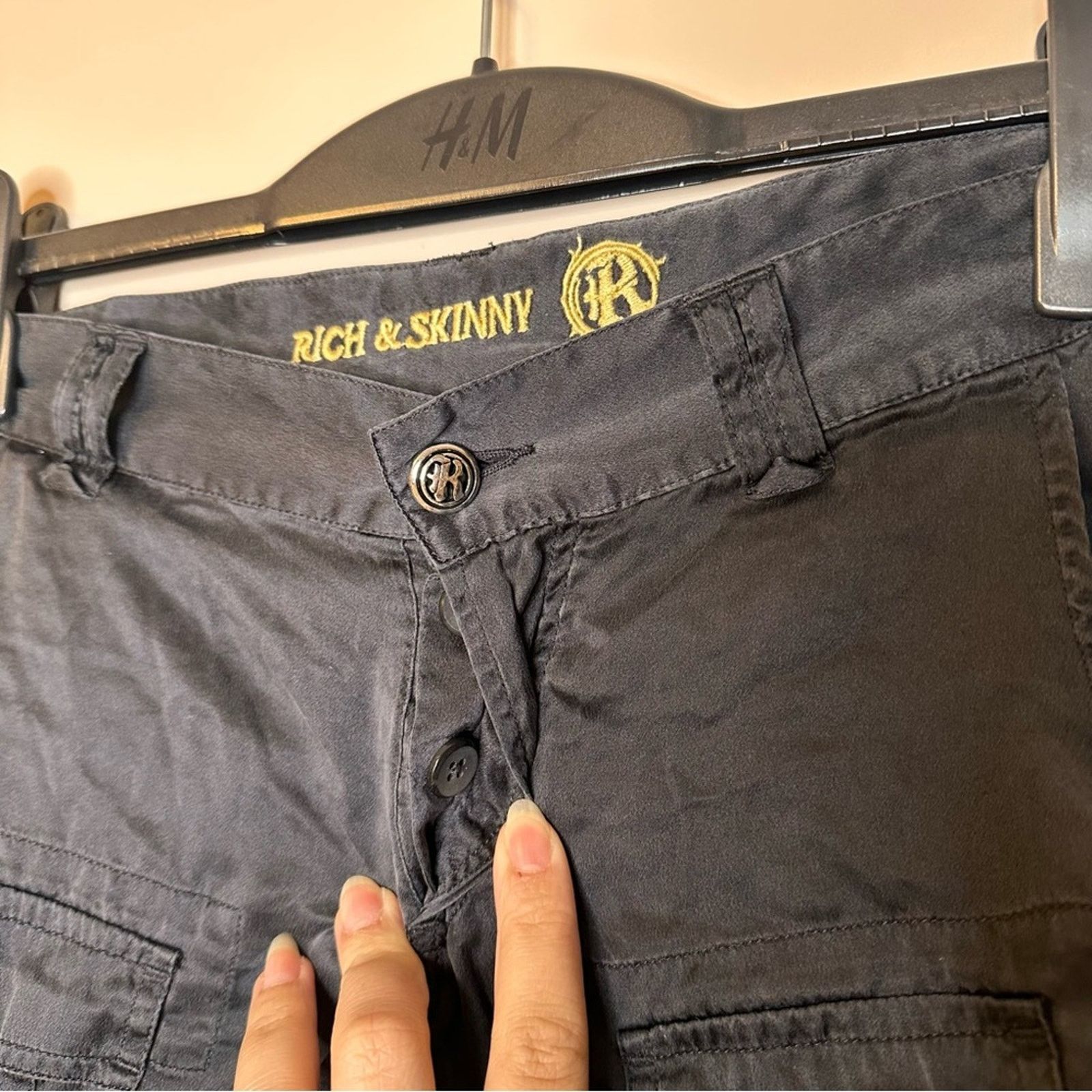 Other Rich & Skinny Y2K Low Rise 100% Silk Cargo Shorts Black 26 Size 26" / US 2 / IT 38 - 2 Thumbnail