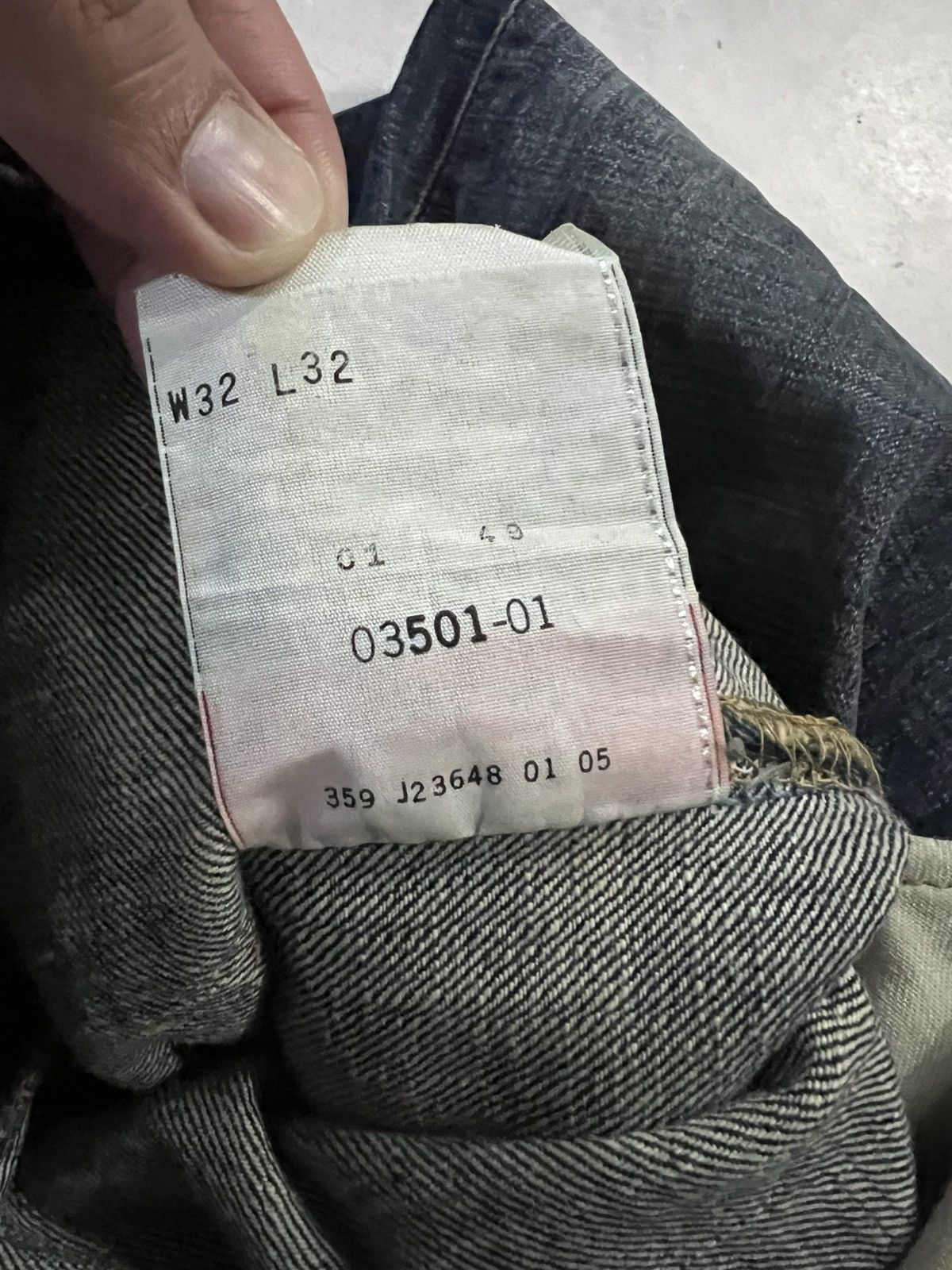 Levi's × Levi's Vintage Clothing VINTAGE 90’s STYLE LEVIS 501 BUTTON FLY DISTRESS JEANS Size US 31 - 22 Thumbnail