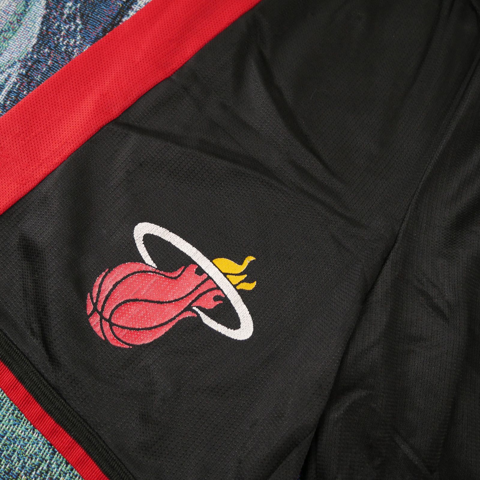 Champion × NBA × Vintage Champion Miami Heat Mesh Basketball Shorts Size Medium Size US 32 / EU 48 - 3 Thumbnail
