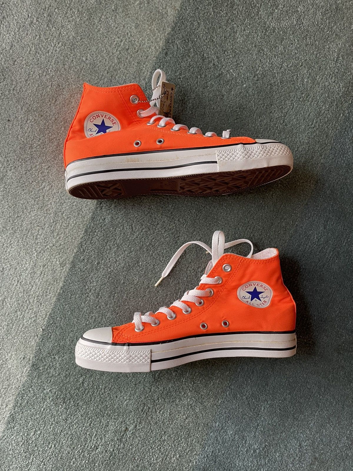 Neon chucks converse best sale