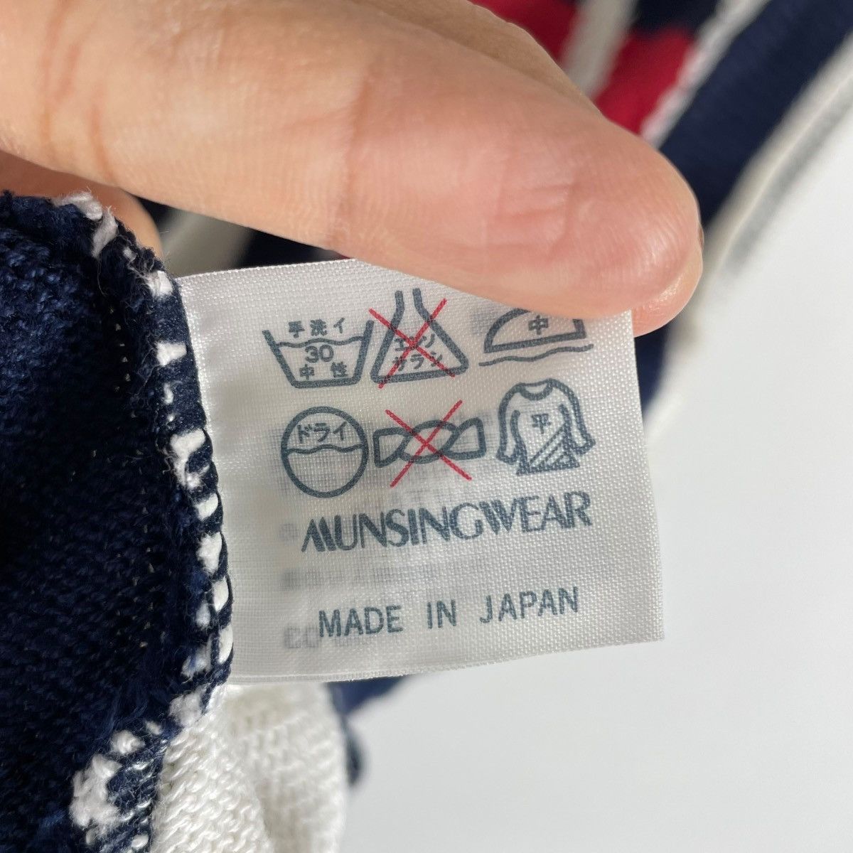 Vintage Vintage 90s Munsingwear Japan Cardigan Knitwear Sweater Size US L / EU 52-54 / 3 - 7 Thumbnail