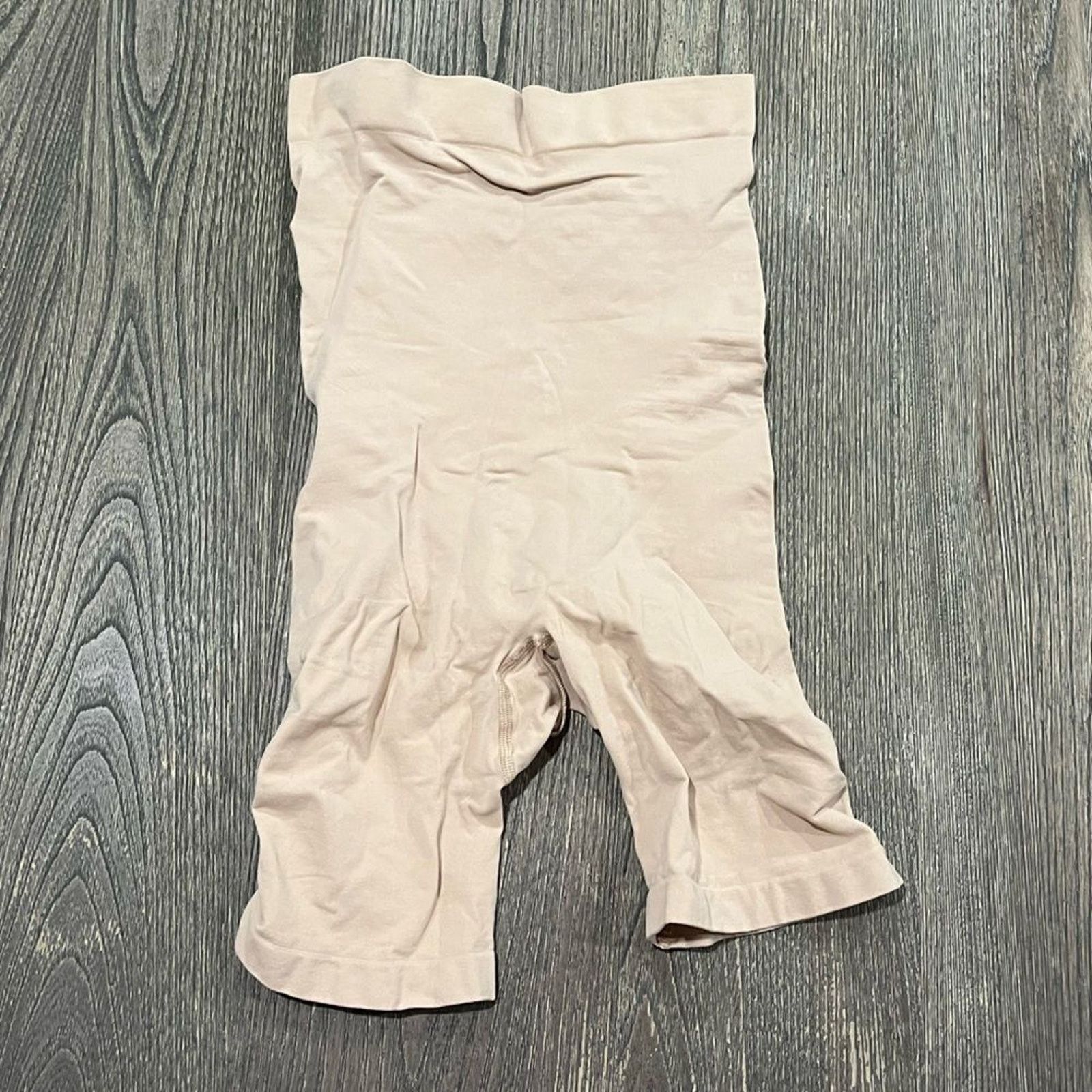 SKIMS NWOT Skims Shapewear Seamless Sculpt High Waisted Above XL Size ONE SIZE - 1 Thumbnail