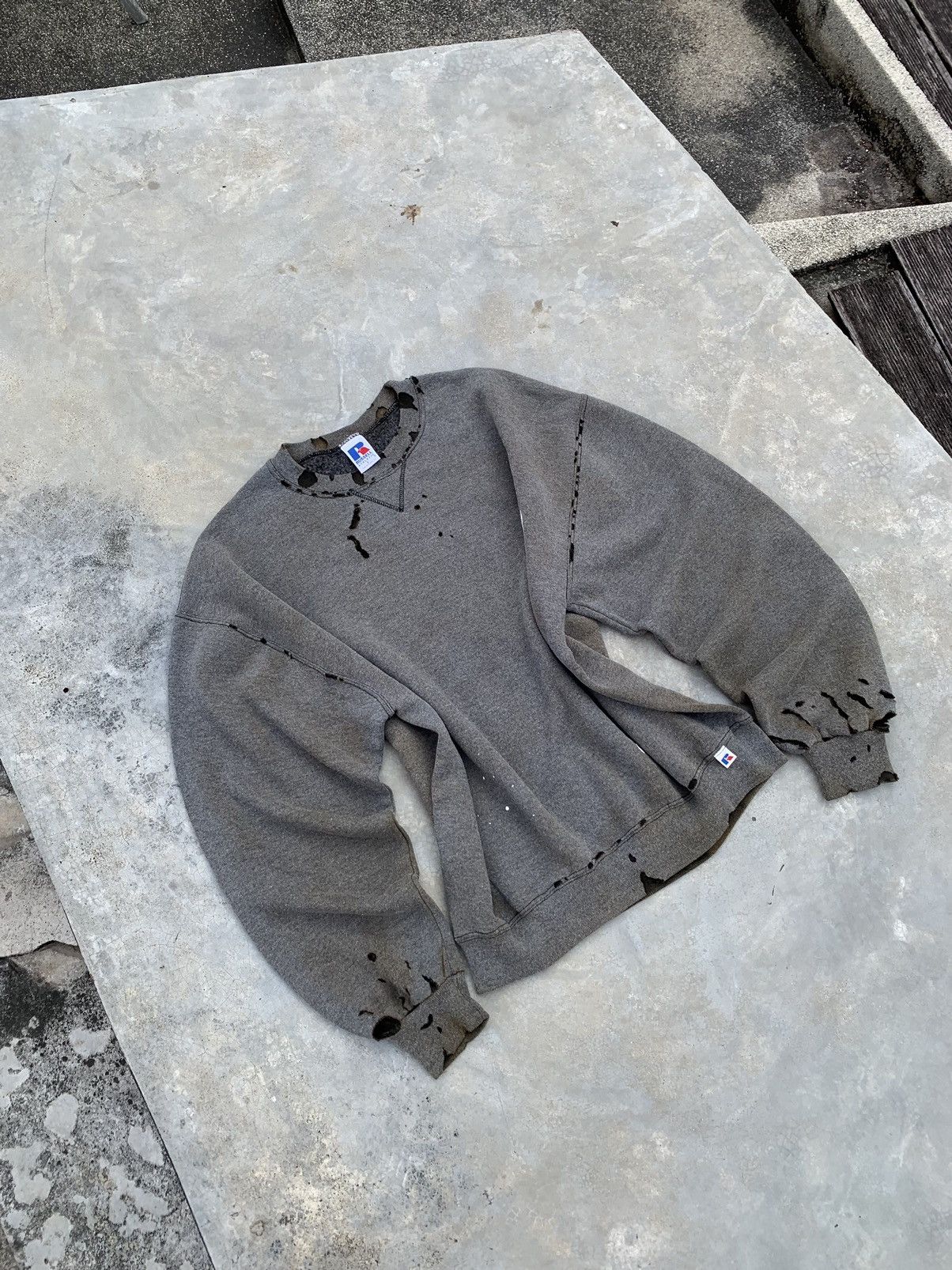 Russell Athletic 90s Russell Thrashed & Faded Sweatshirt 🚬 Size US L / EU 52-54 / 3 - 7 Thumbnail