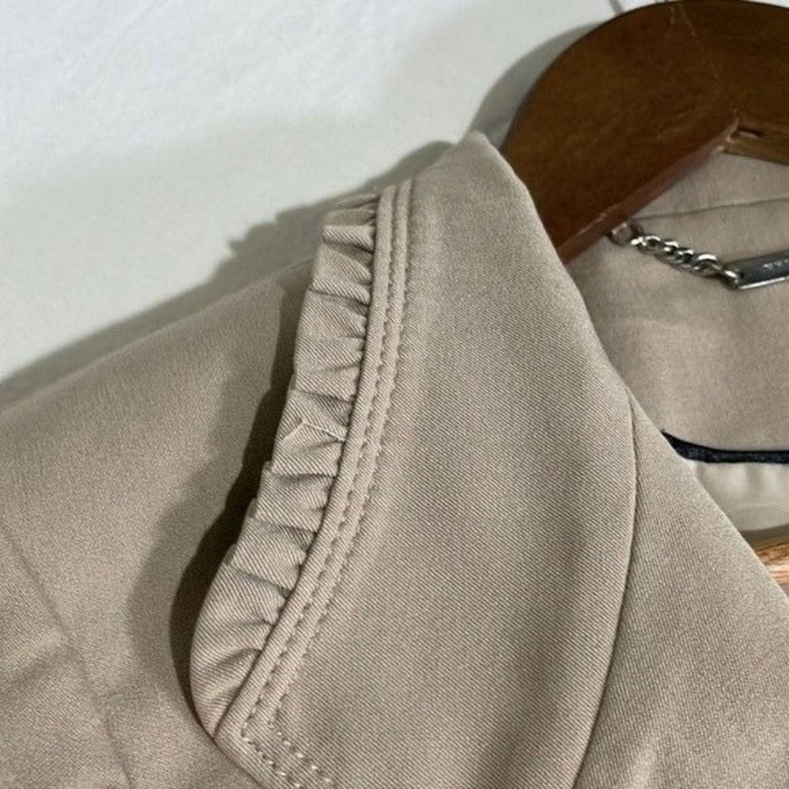 White House Black Market White House Black Market Two Button Blazer Beige 4 Size S / US 4 / IT 40 - 8 Thumbnail