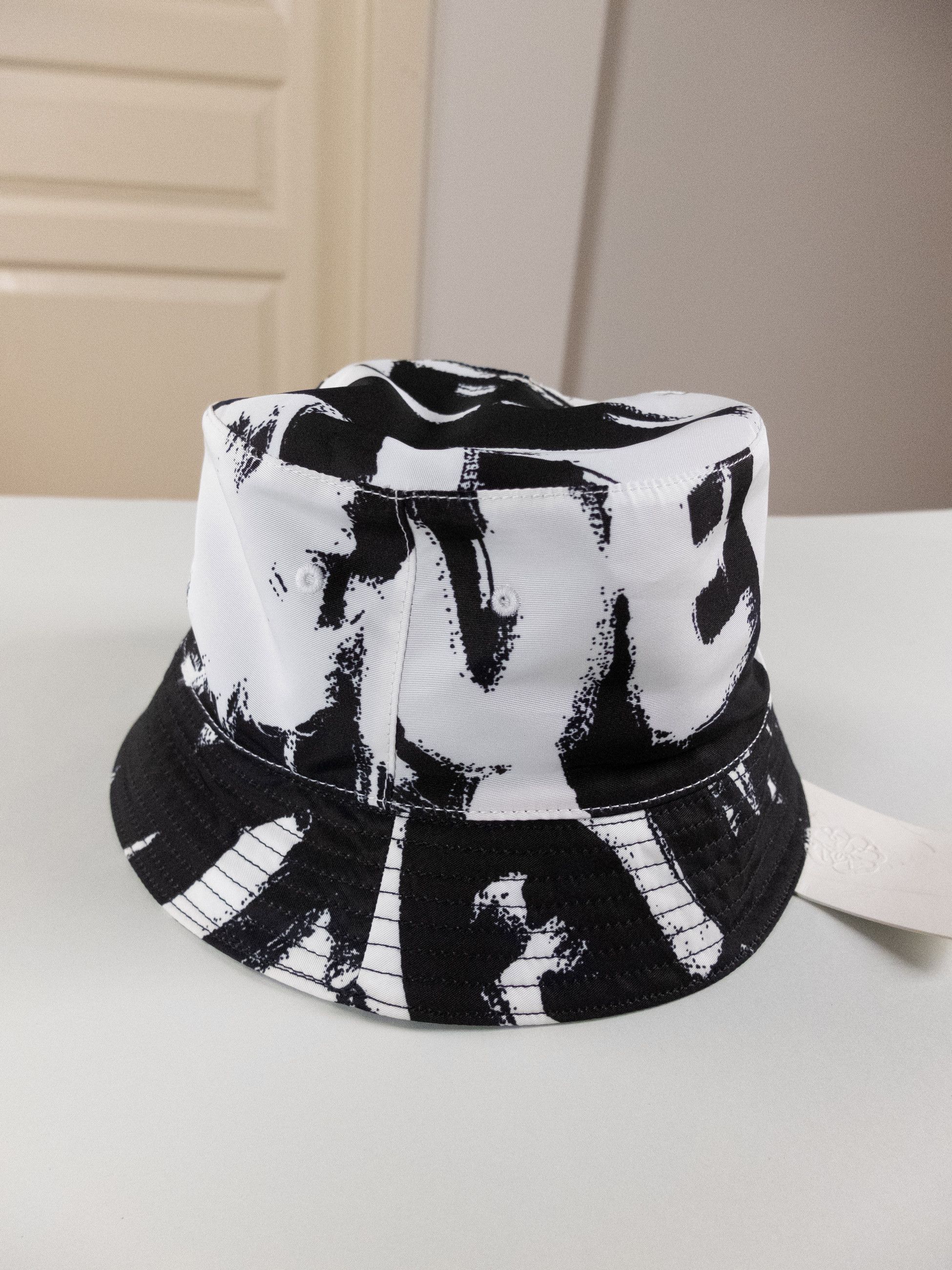 Alexander McQueen ALEXANDER MCQUEEN black white graffiti print bucket hat M Size ONE SIZE - 2 Thumbnail
