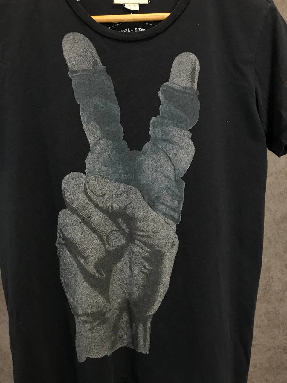 Designer Diesel Peace big center logo tee Size US S / EU 44-46 / 1 - 3 Thumbnail