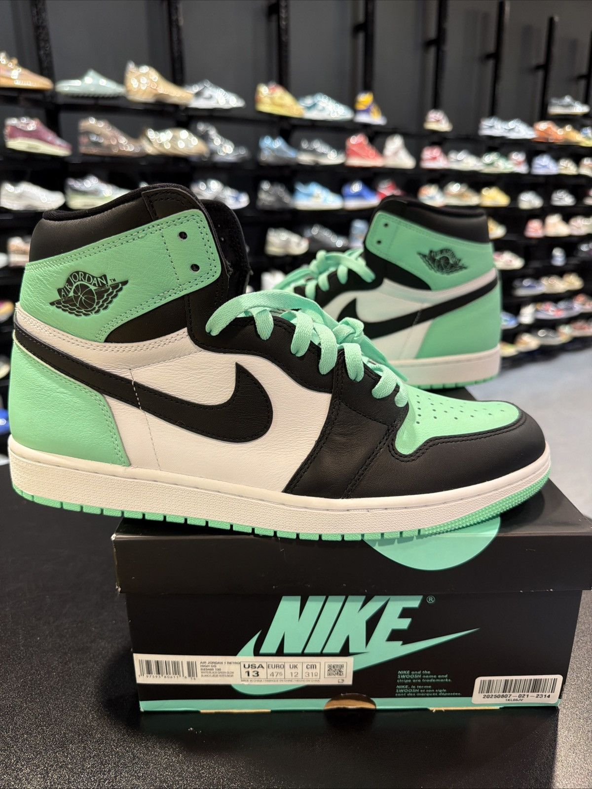 Jordan Brand Jordan 1 high size 13 green glow brand new quick shipp Size US 13 / EU 46 - 2 Thumbnail