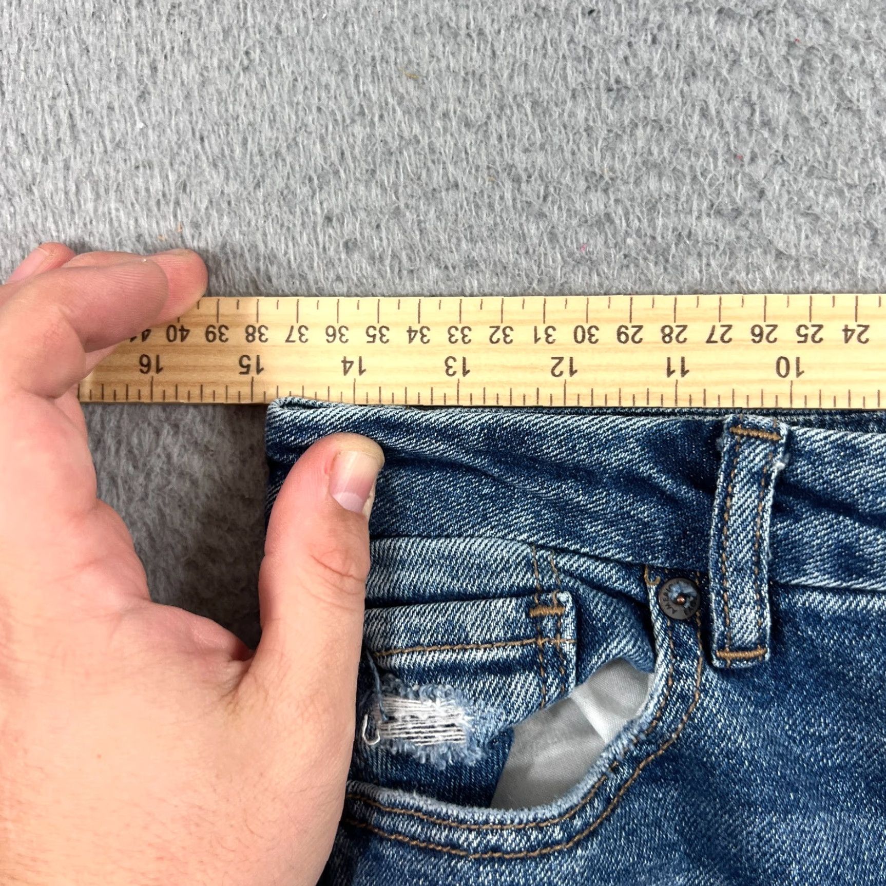 American Eagle Outfitters American Eagle Outfitters Mom Jeans Womens Size 4 High Rise Destroyed Distressed Blue 90s Grunge Size 27" / US 4 / IT 40 - 5 Thumbnail