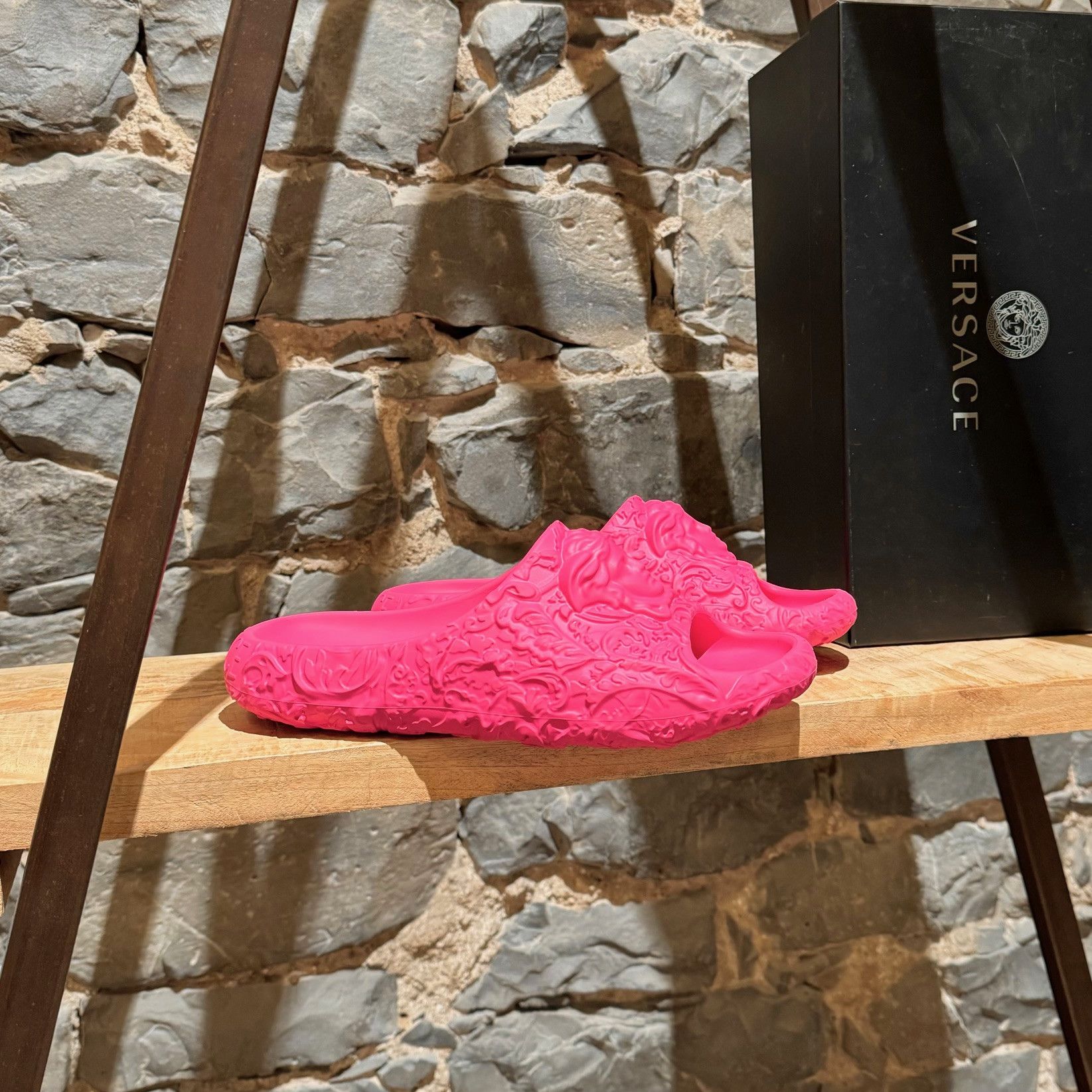 Versace Versace Pink Barocco Medusa Dimension Pool Slides Size US 7 / EU 40 - 1 Thumbnail