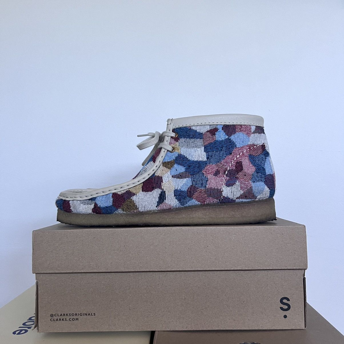 Clarks Clarks Wallabee “Mosaic” Size US 11 / EU 44 - 1 Thumbnail