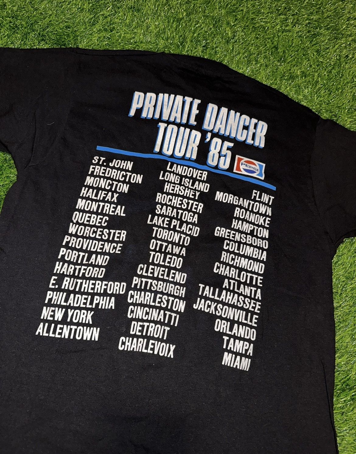 Vintage Vintage 1985 Tina Turner Private Dancer Tour Tee Size L Size US L / EU 52-54 / 3 - 4 Thumbnail