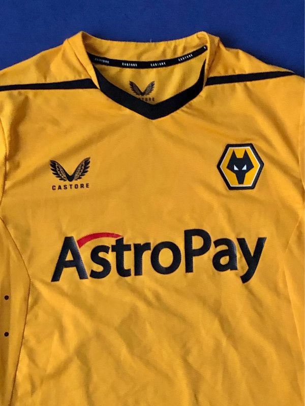 Castore Match Worn Wolverhampton Wanderers home jersey 2022/2023 Size US M / EU 48-50 / 2 - 4 Thumbnail