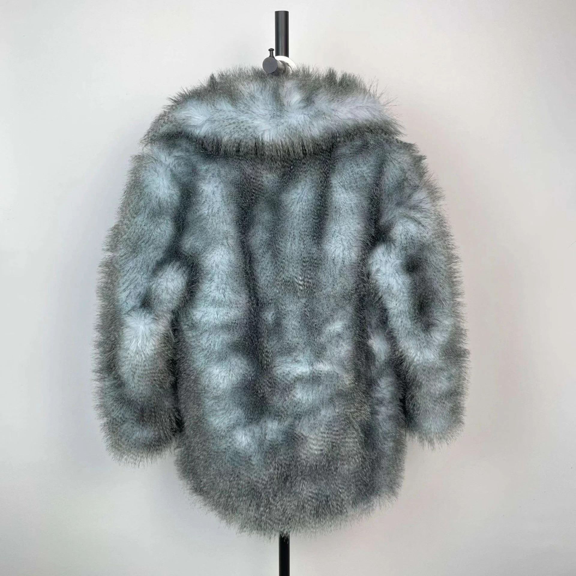 Prada Prada Faux Fur Silver Coin Button Gray 36 Jacket Size XS / US 0-2 / IT 36-38 - 2 Thumbnail