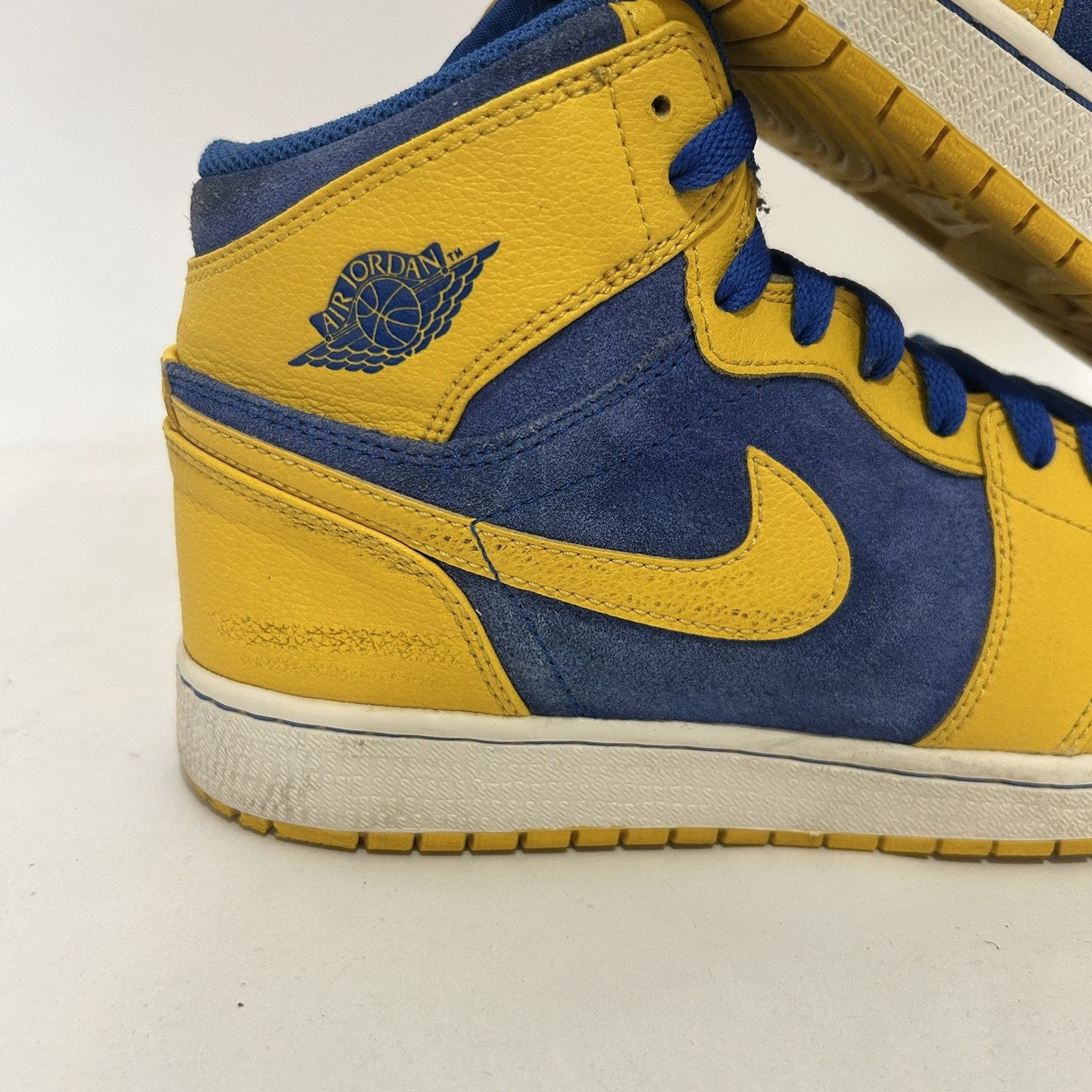 Nike Nike Air Jordan Retro 1 High OG GS “Yellow Laney Blue” 2013 Size US 8.5 / IT 38.5 - 9 Thumbnail