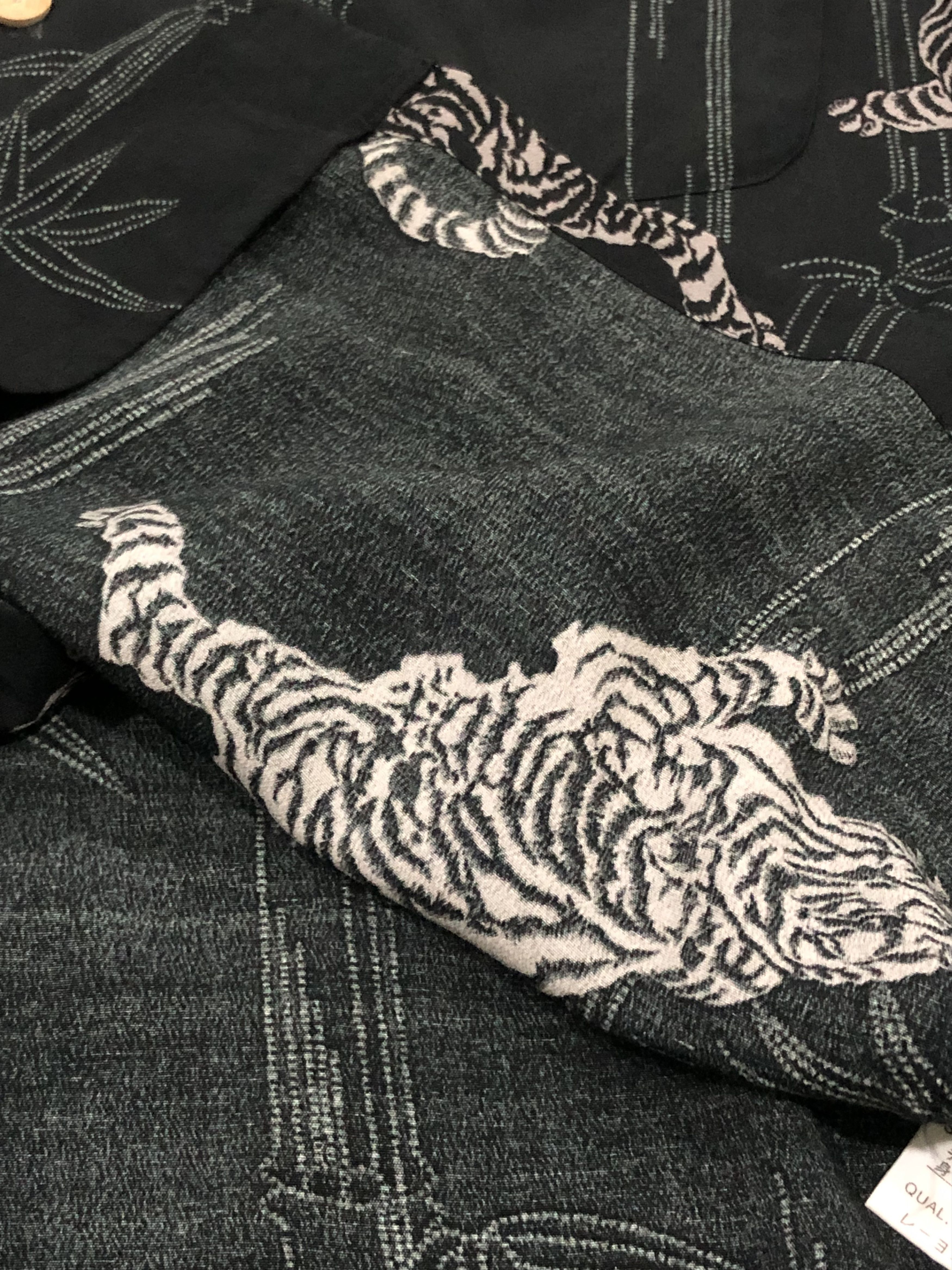 Japanese Brand × Vintage Vintage Oniwa Sato Crepe Rayon Tiger Motive Size US L / EU 52-54 / 3 - 8 Thumbnail