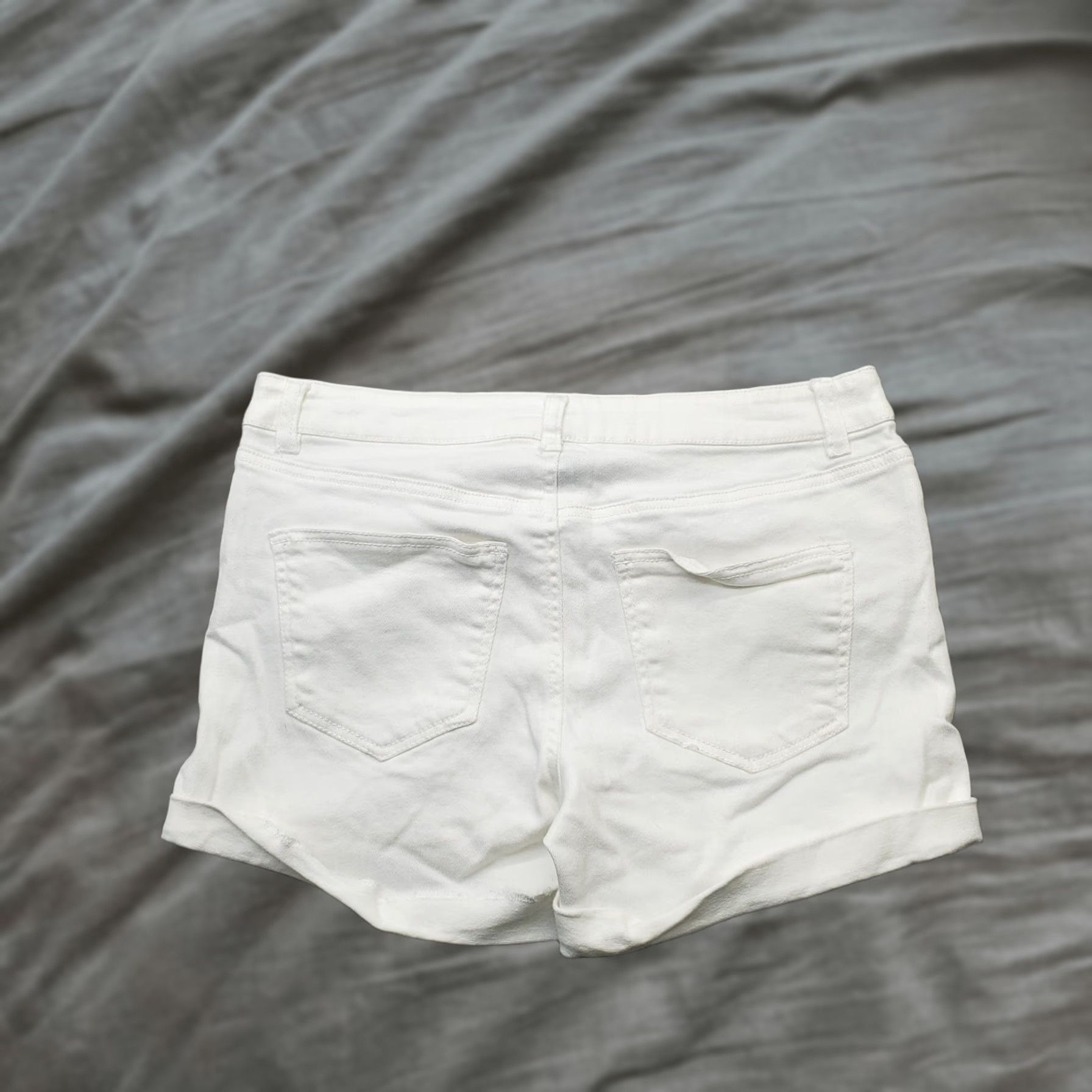 Denime Refuge Womens Denim Shorts 6 White Comfort Stretch 5-Pocket Distressed Cuffed Summer Casual Relaxed Fit Size 28" / US 6 / IT 42 - 1 Thumbnail