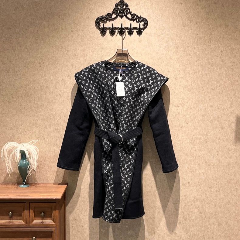 Louis Vuitton Louis Vuitton Black presbyopic full print bathrobe coat Size XXS / US 00 / IT 34 - 1 Thumbnail