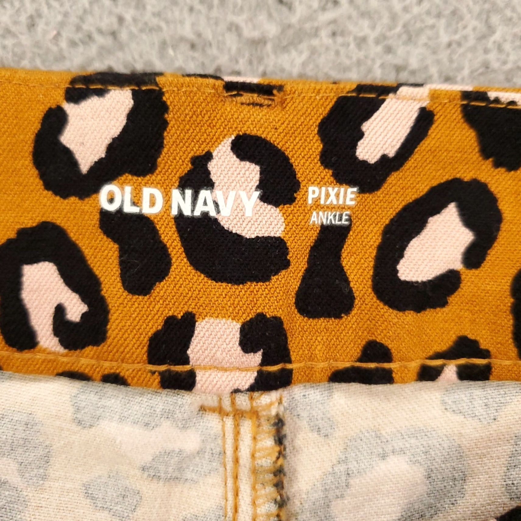 Old Navy Old Navy Leopard Print Pixie Pants Womens 4 Ankle Cheetah Stretchy 30x27 Size 27" / US 4 / IT 40 - 7 Thumbnail