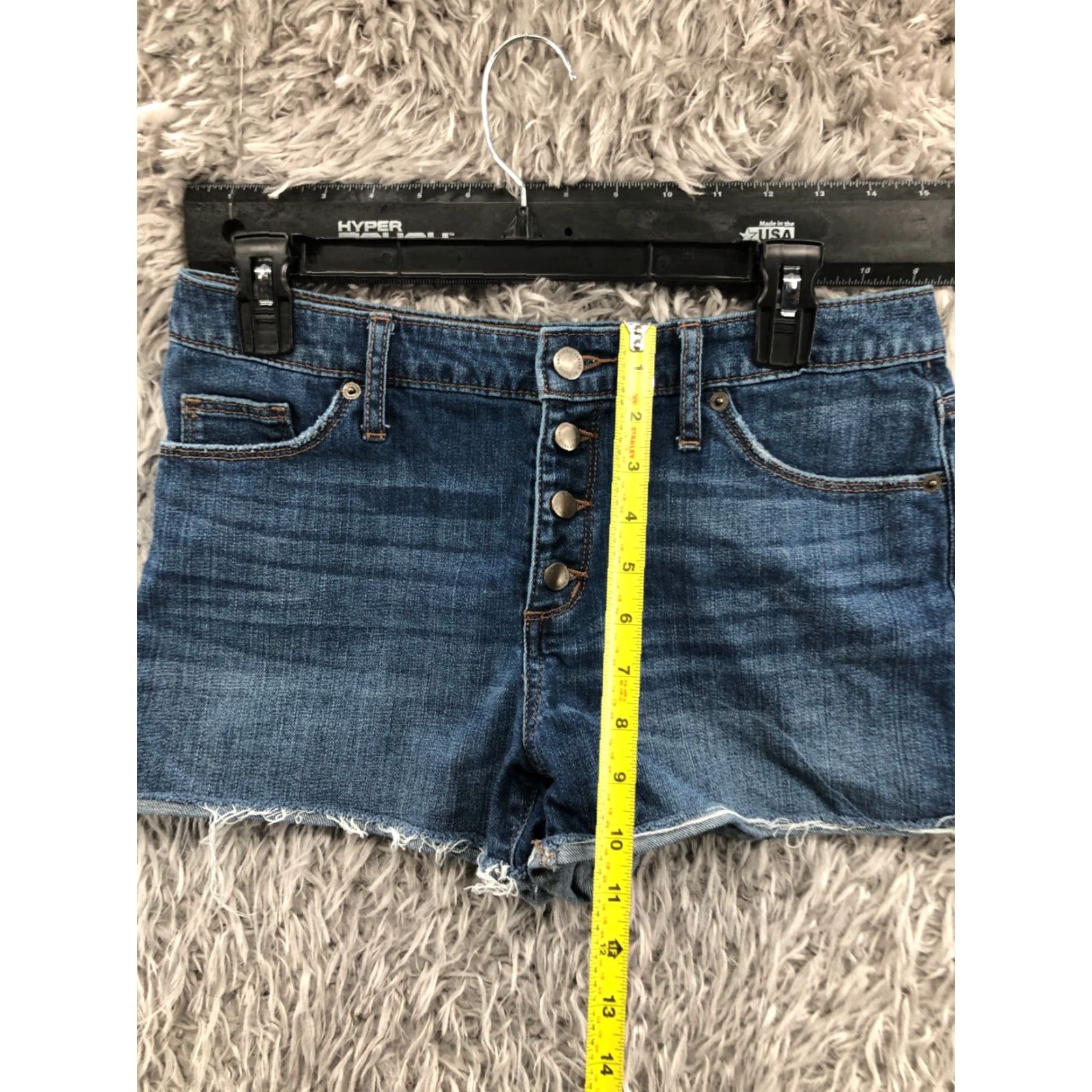 Vintage Universal Thread High Rise Shorts Womens 6 Medium Wash Blue Cut-Off Casual Denim 5-Pocket. Size 28" / US 6 / IT 42 - 3 Thumbnail