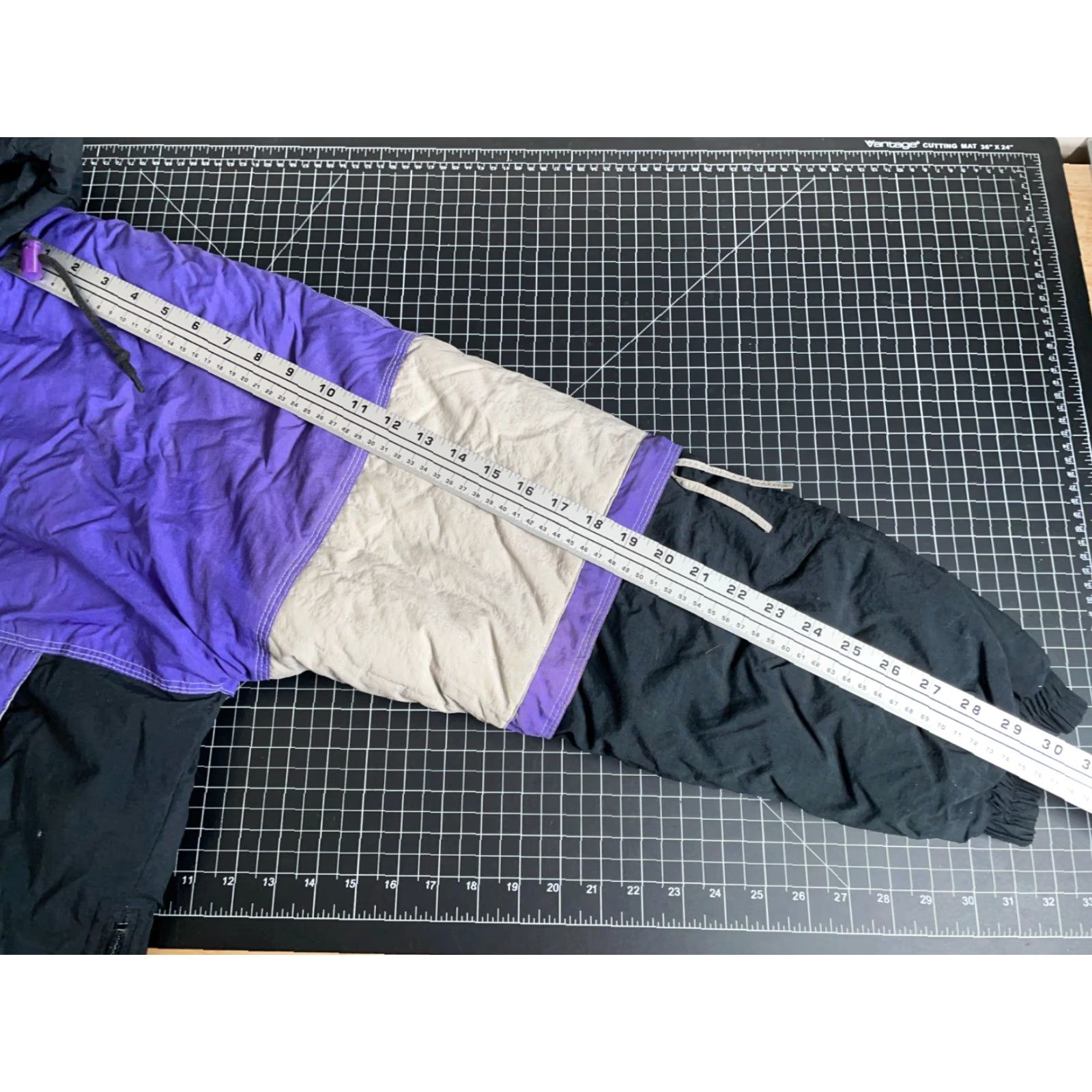 Vintage VINTAGE Canyon Guide Outfitters Jacket Mens M Purple 90s Pullover Hooded Insulated Anorak Zip Pockets Short Nylon Shell Lining Softshell coat Size US M / EU 48-50 / 2 - 7 Thumbnail