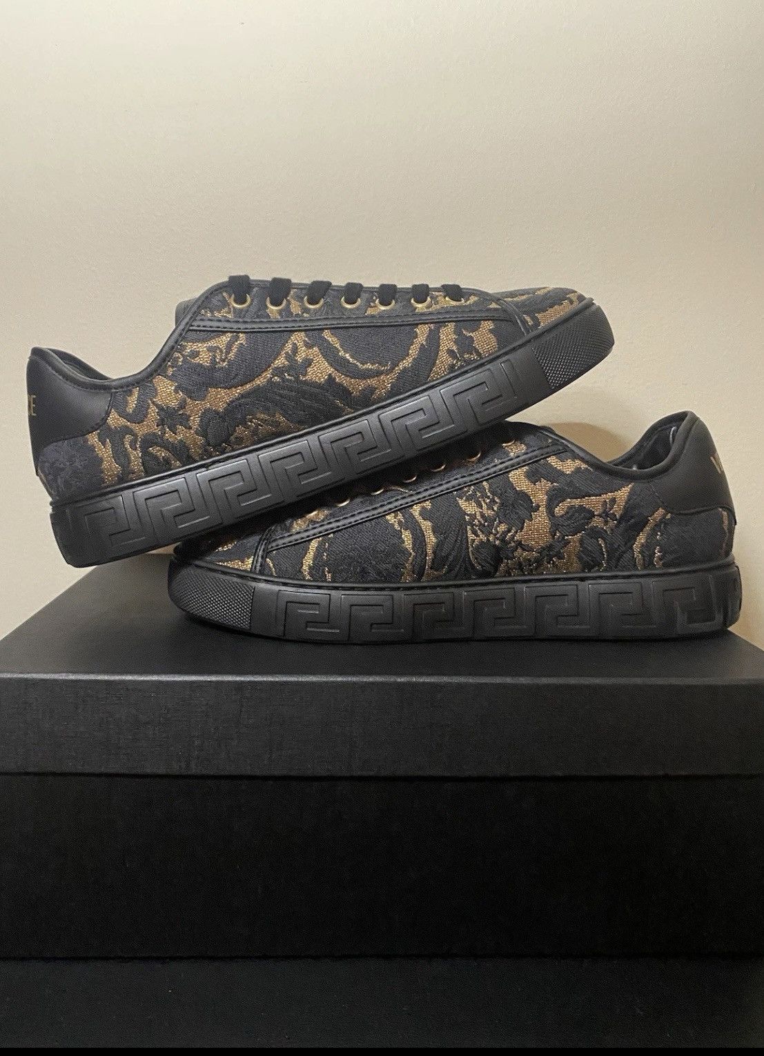 Versace Versace baroque greca sneakers Size US 8 / EU 41 - 2 Thumbnail